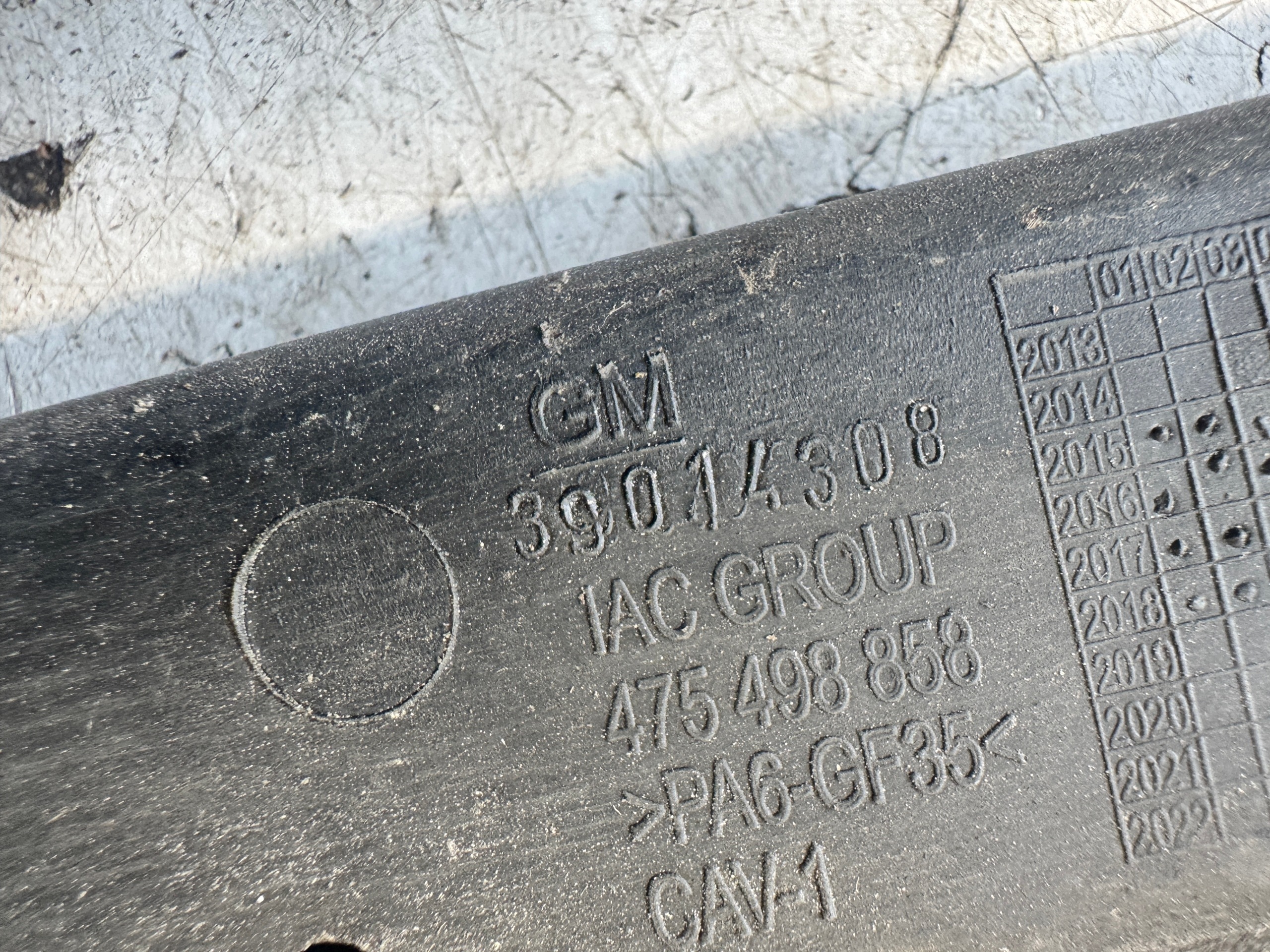 OPEL CORSA E pillar of a bumper front sider front lower BANAN 39014308