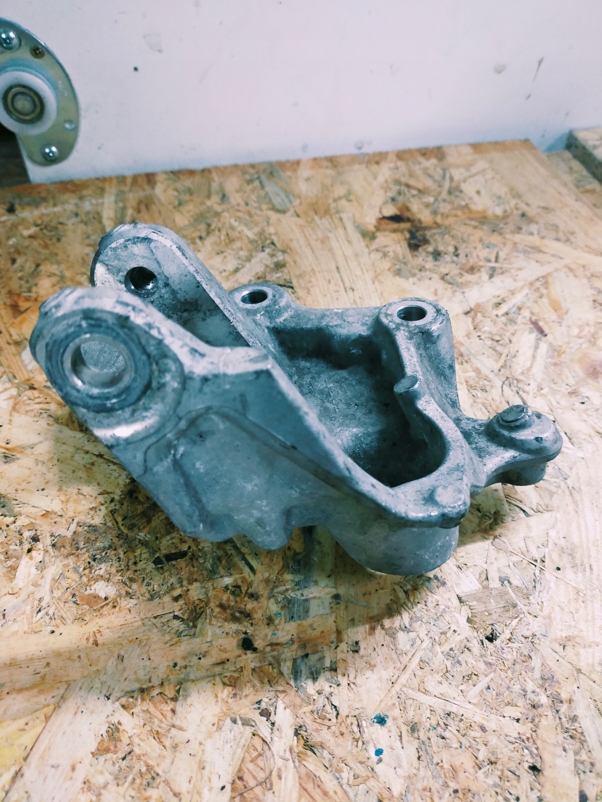 PEUGEOT 508 holder engine mount 9685332280