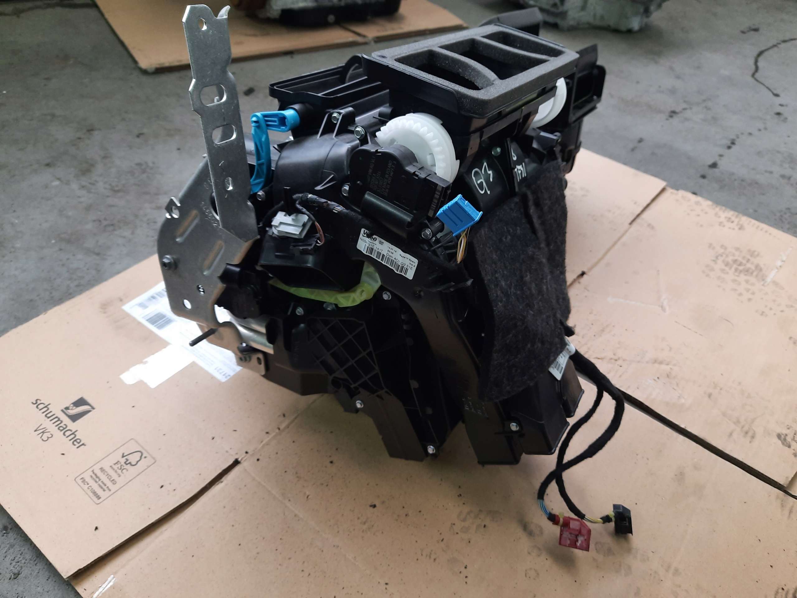 Audi Q3 8U 2.0TFSI радиатор отопителя