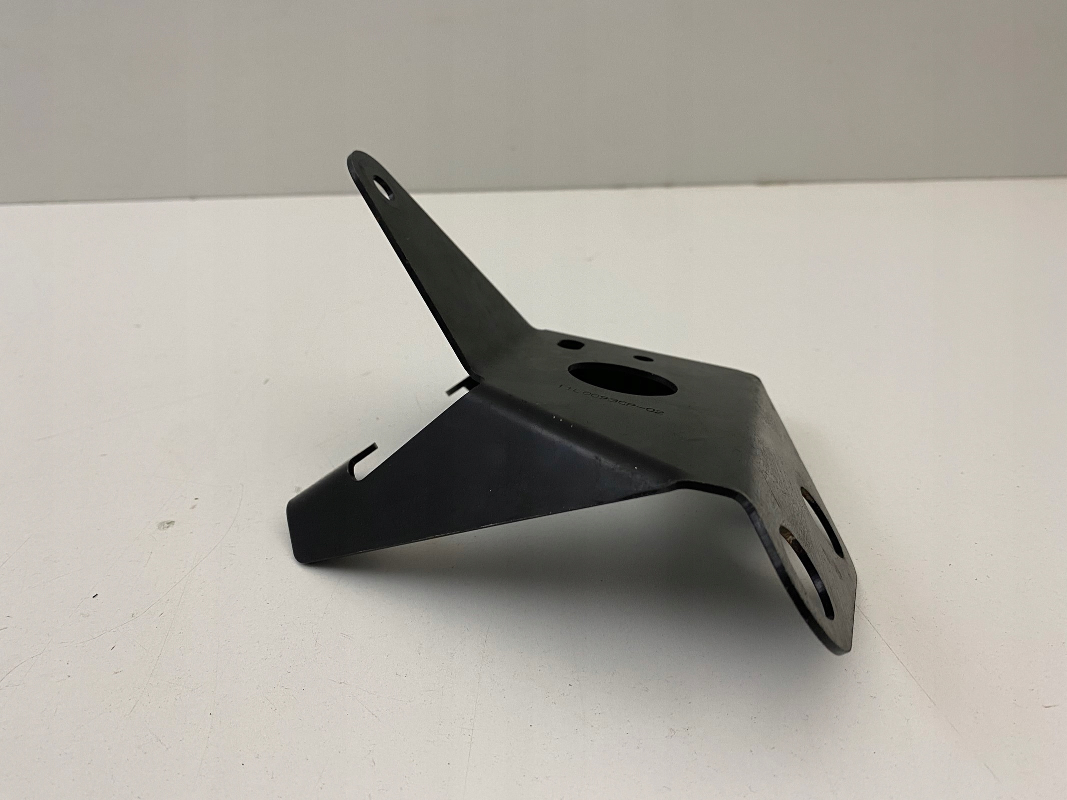 11L0093CP - MCLAREN MP4 12C МОНТАЖНЫЙ КРОНШТЕЙН РАДИАТОРА 12-