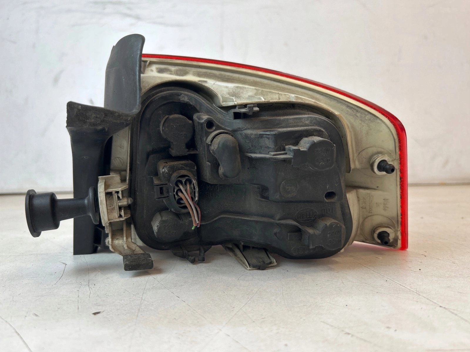 light rear part rear left w fender Audi A4 B7 sedan