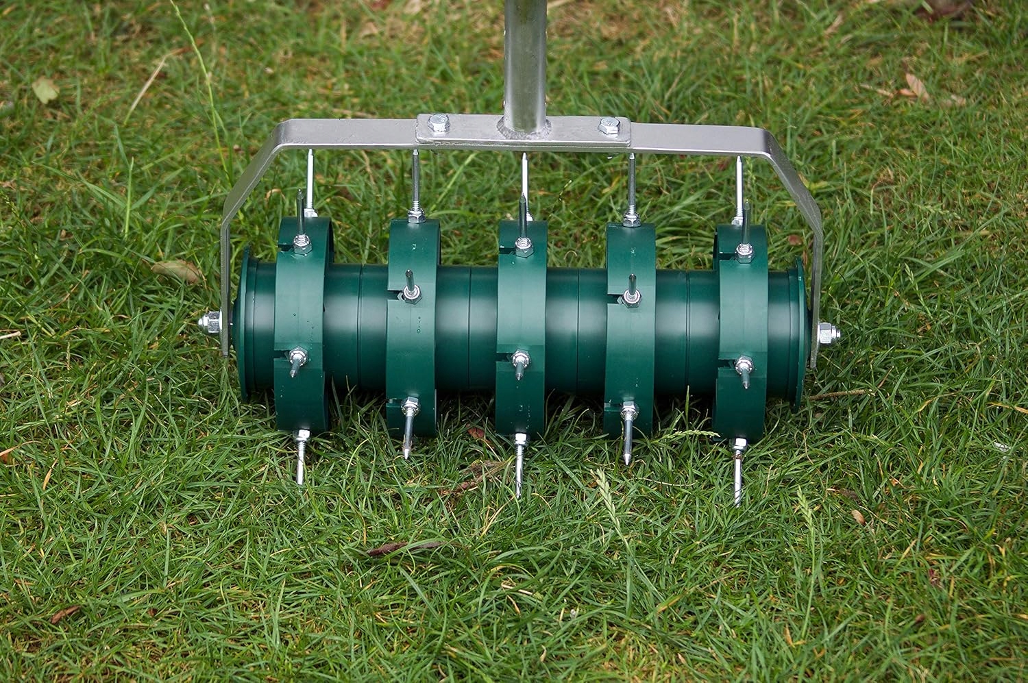 GreenKey Rolling Lawn Aerator 30 cm – ruční provzdušňovač trávníku