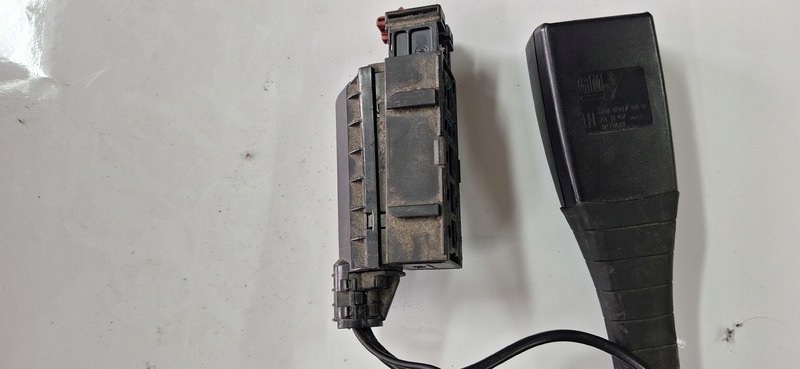 gurtstraffer links vorne OPEL CORSA D 608094700D