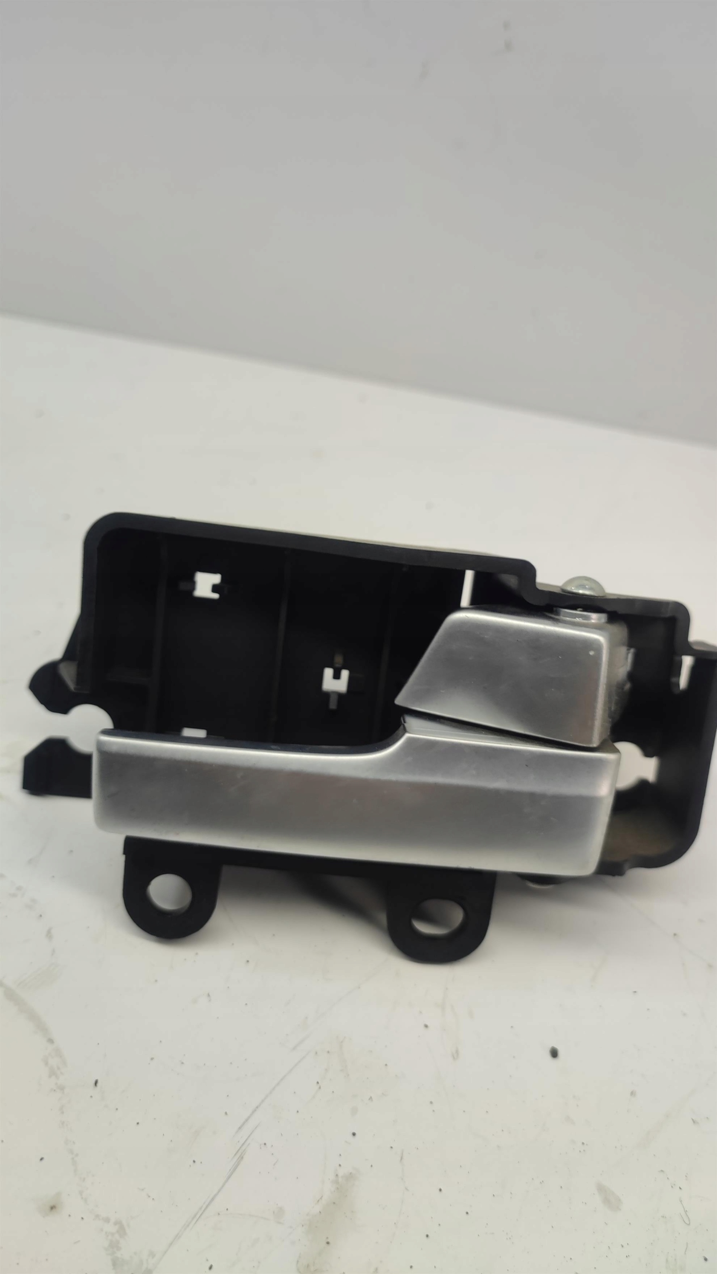 KLAMKA WEWNĘTRZNA PRAWA FORD FOCUS 3M51-R22600-BD