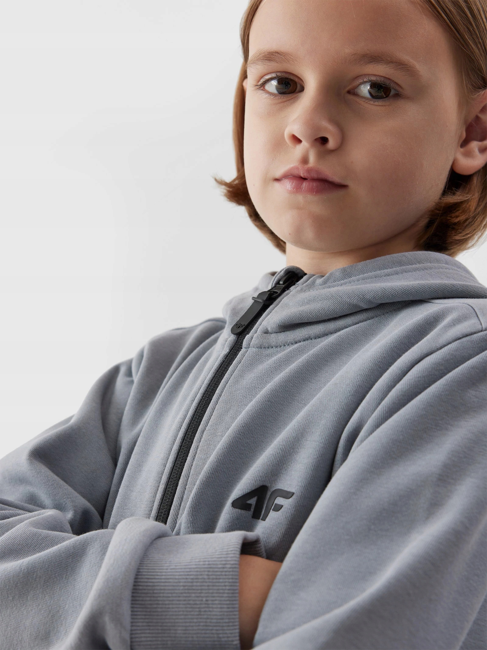 4F BLUZA CHŁOPIĘCA DRESOWA SPORTOWA Z KAPTUREM ROZPINANA Kolor niebieski