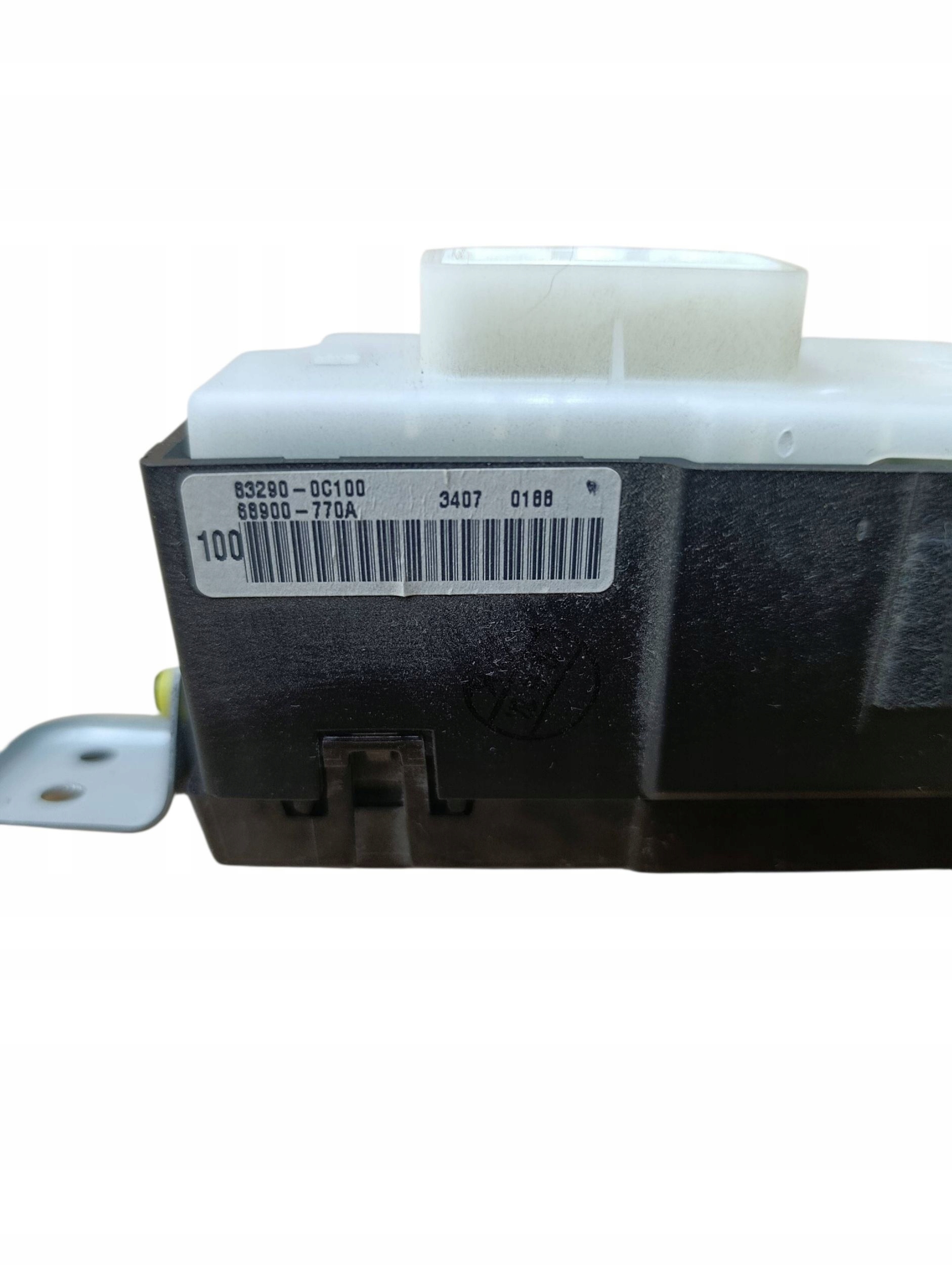 часы перед TOYOTA SEQUOIA (XK60) 832900C100