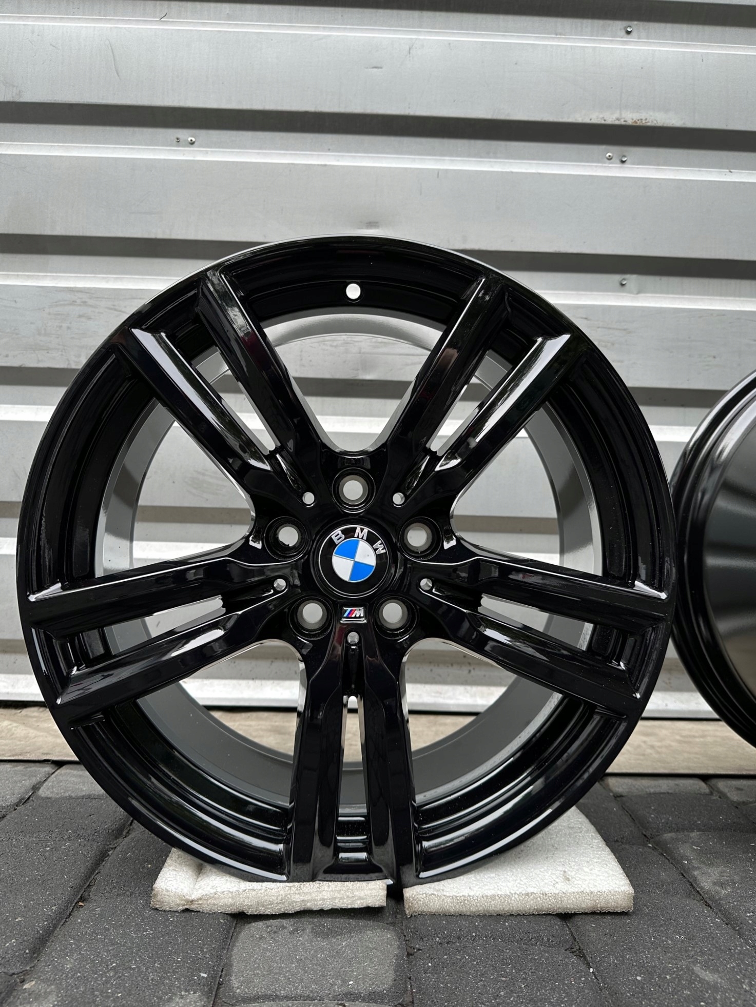 Felgi BMW 18 MPakiet F40 F44 F45 F46 F48 F39 X1 X2 Producent felg BMW OE