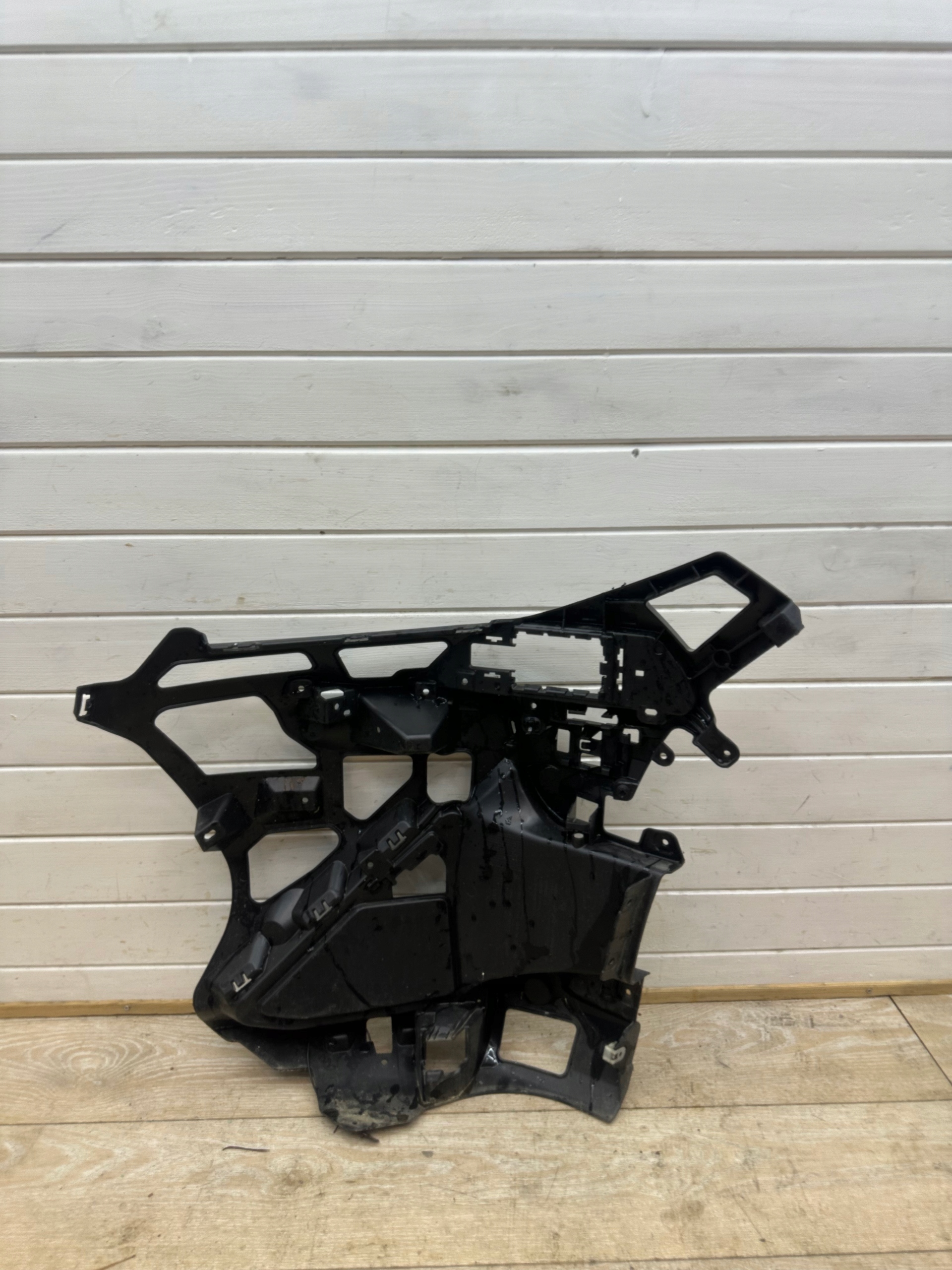 bumper bracket right front BMW X1 U11 9881916