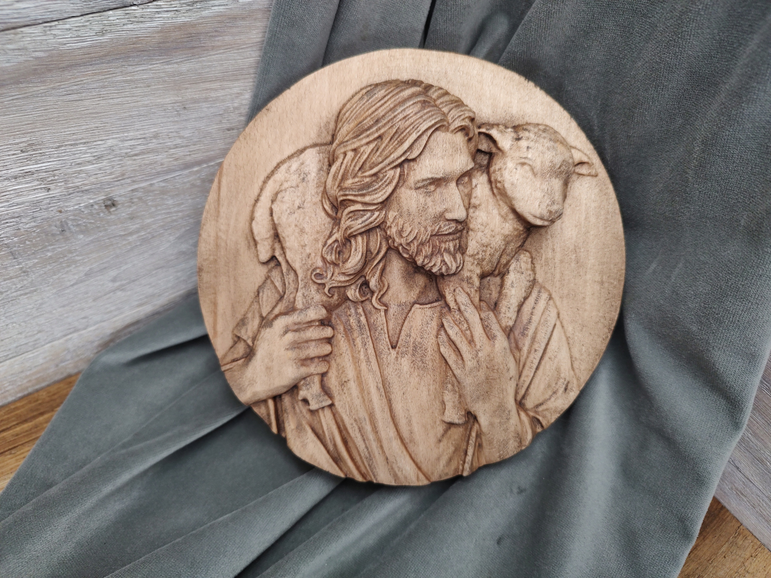 Dřevěný obrázek dárek na přijímání svatba Ježíšek s Beránkem 20 cm