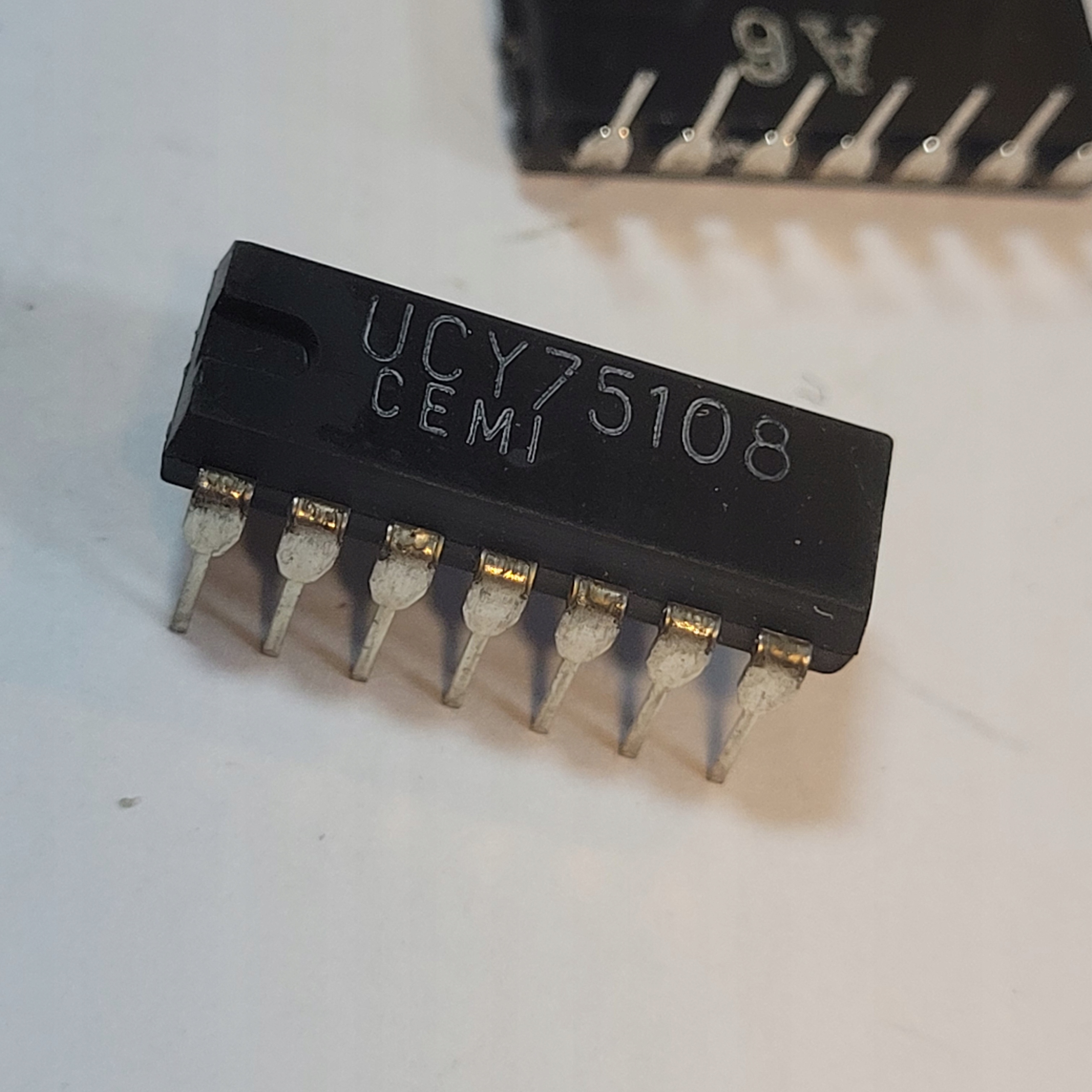 Cemi układ scalony UCY 75108 Kod producenta 11