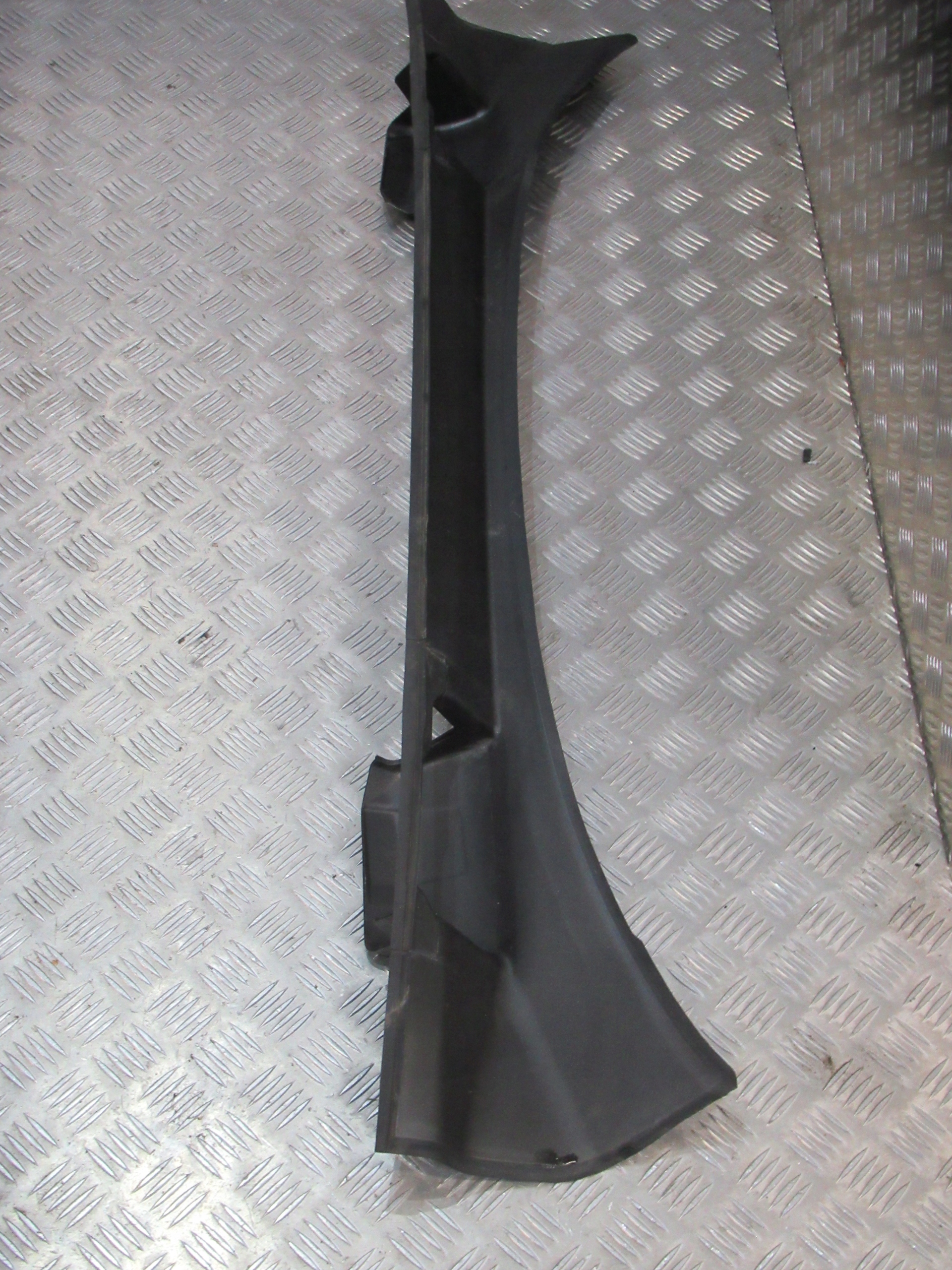 MERCEDES GLE W167 желоб A1676909901