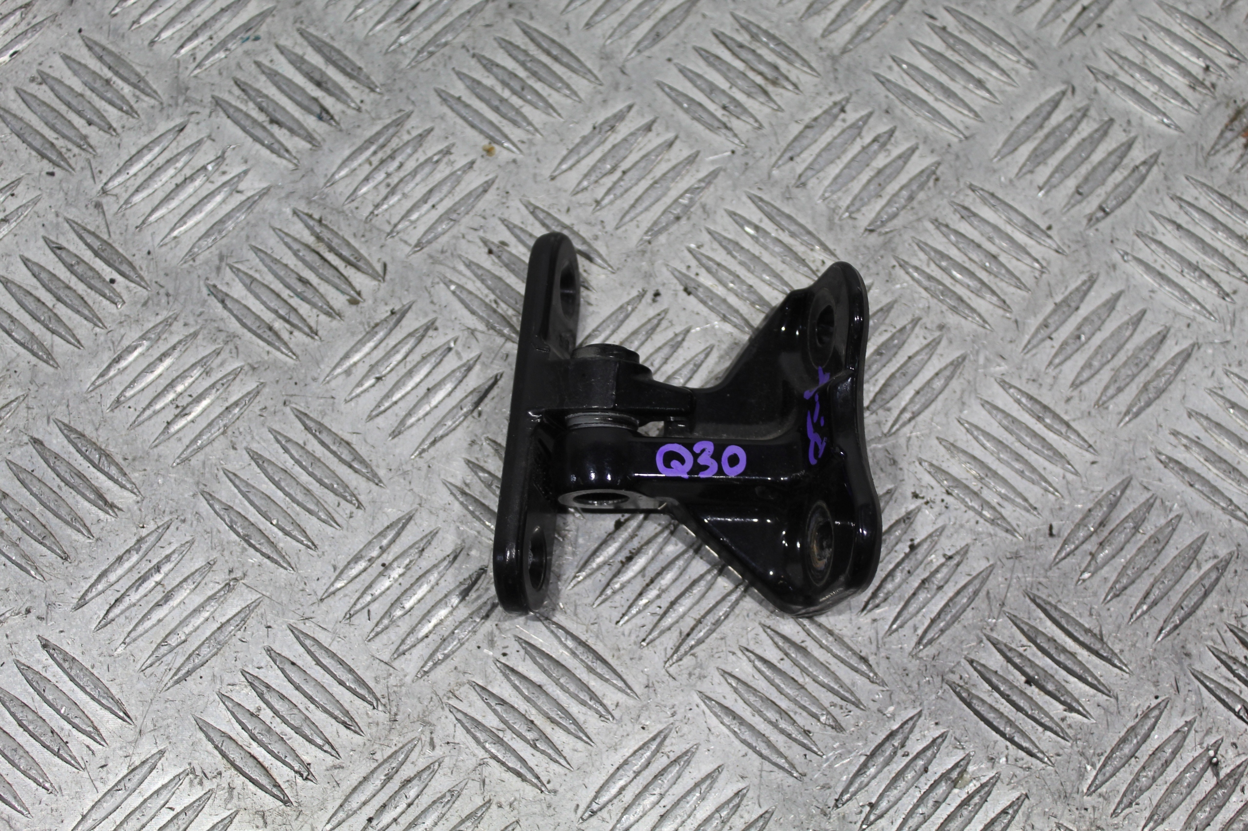 hinge door right rear part upper INFINITI Q30