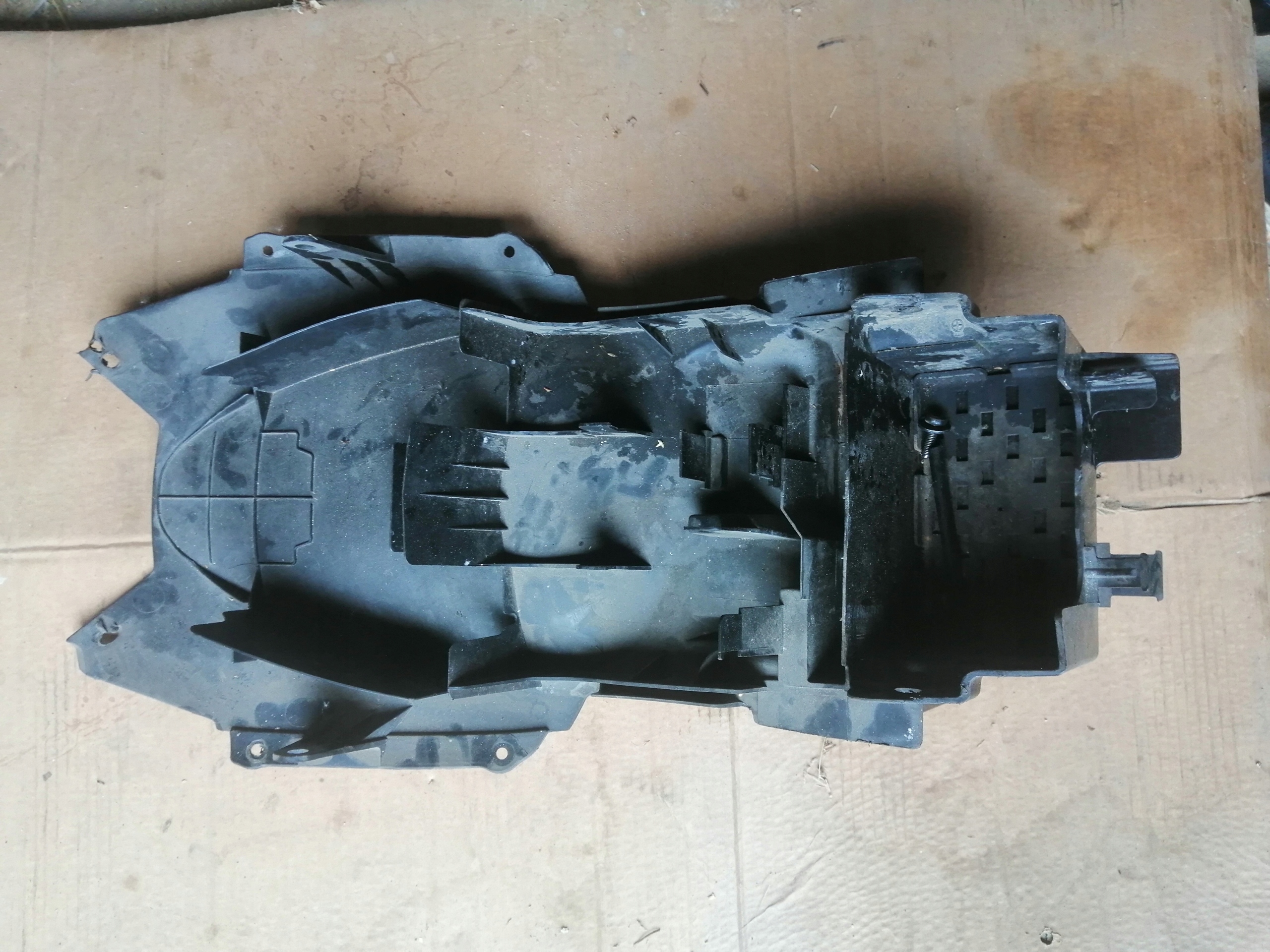 Dgdfl96r433fds334 - Suzuki SV650 03-09 колесная арка заполнение сзади