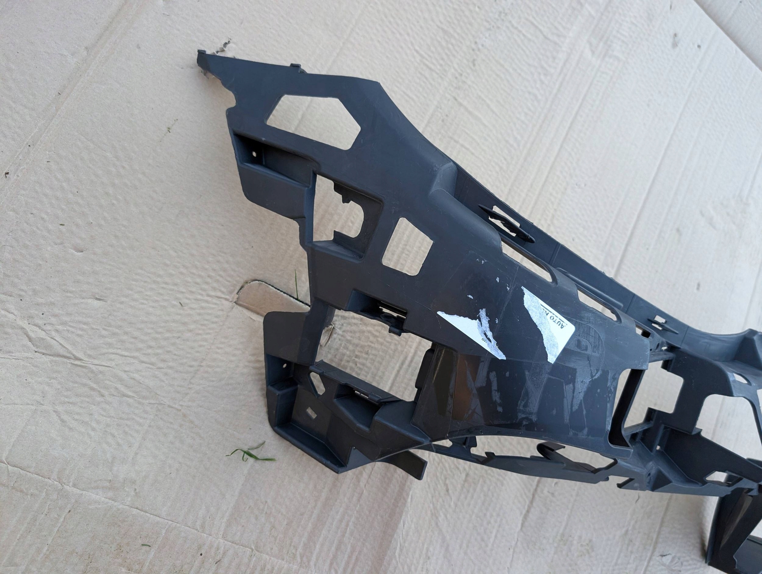 Mercedes E klasa W213 support console of a bumper front right new original