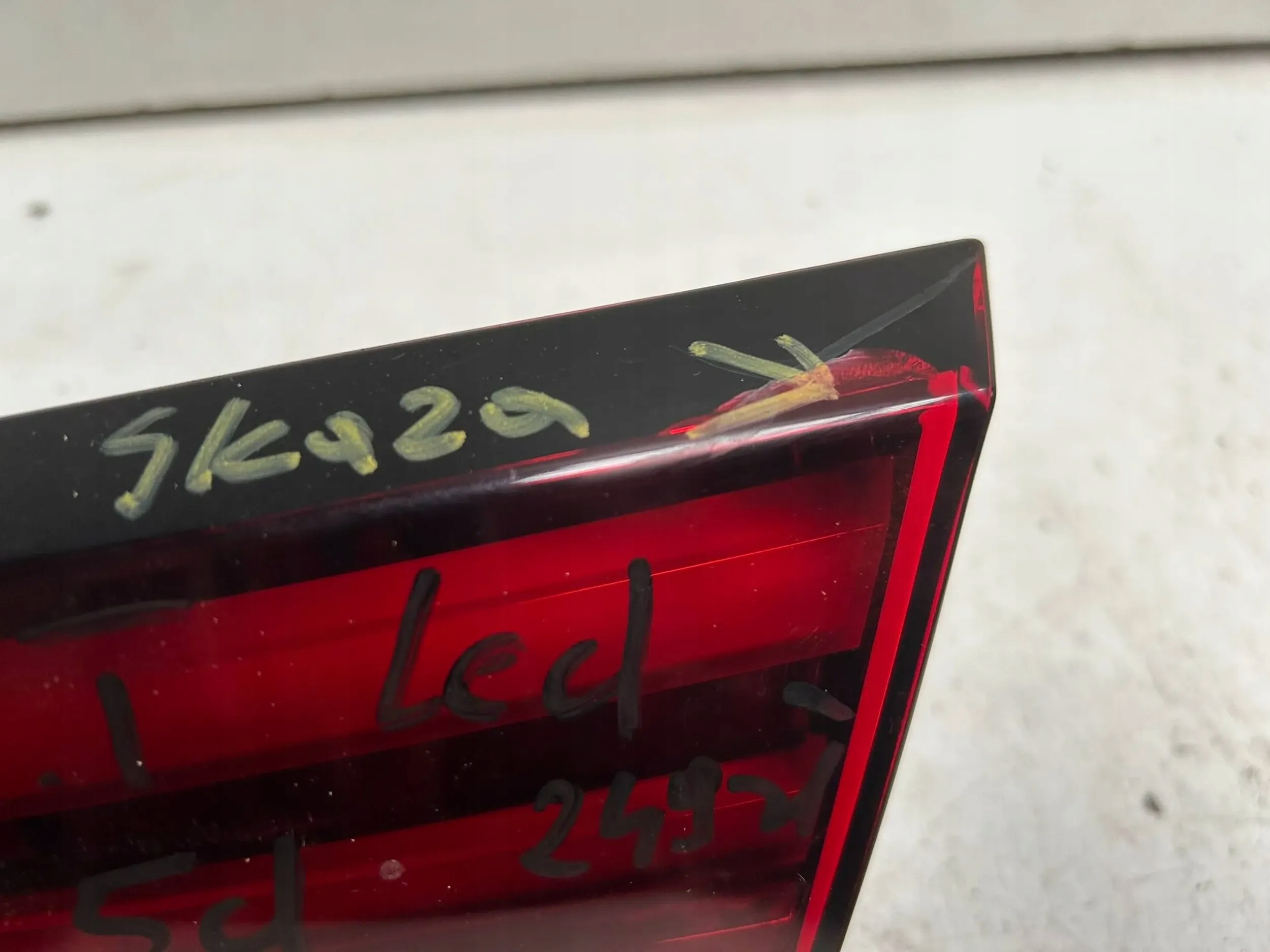 Lampa tył prawy w klapę Opel Astra K Numer katalogowy części 39032995