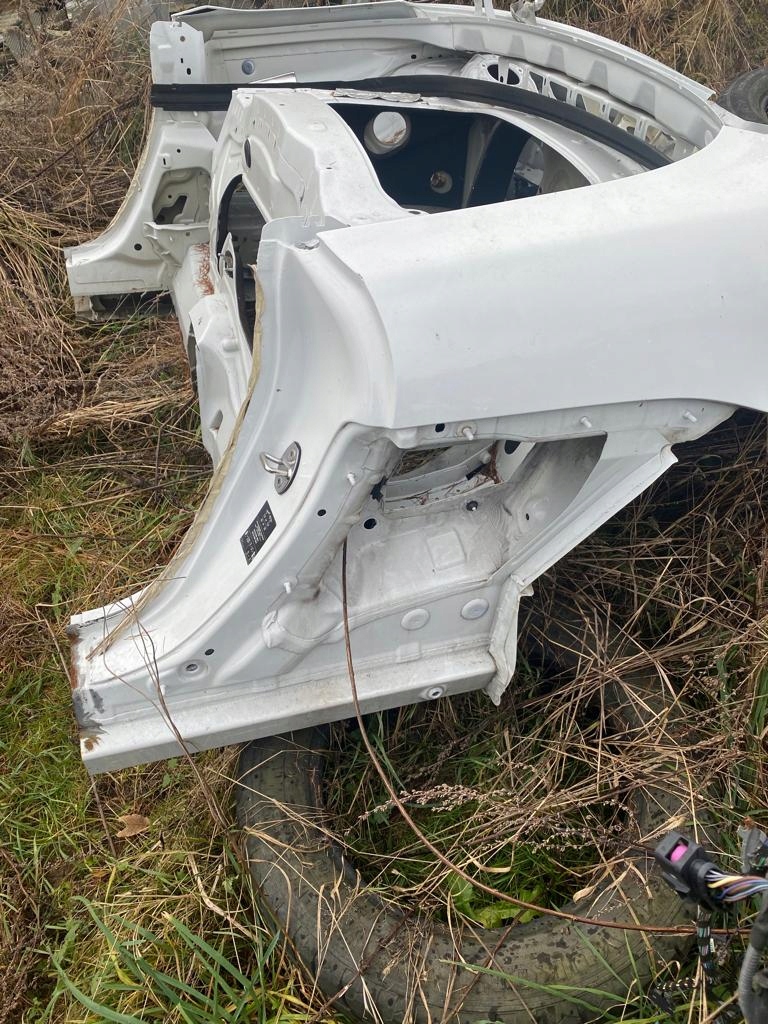 PORSCHE 982 718 981 ЧЕТВЕРТИНА КРИЛО ПОРІГ ЗАД.