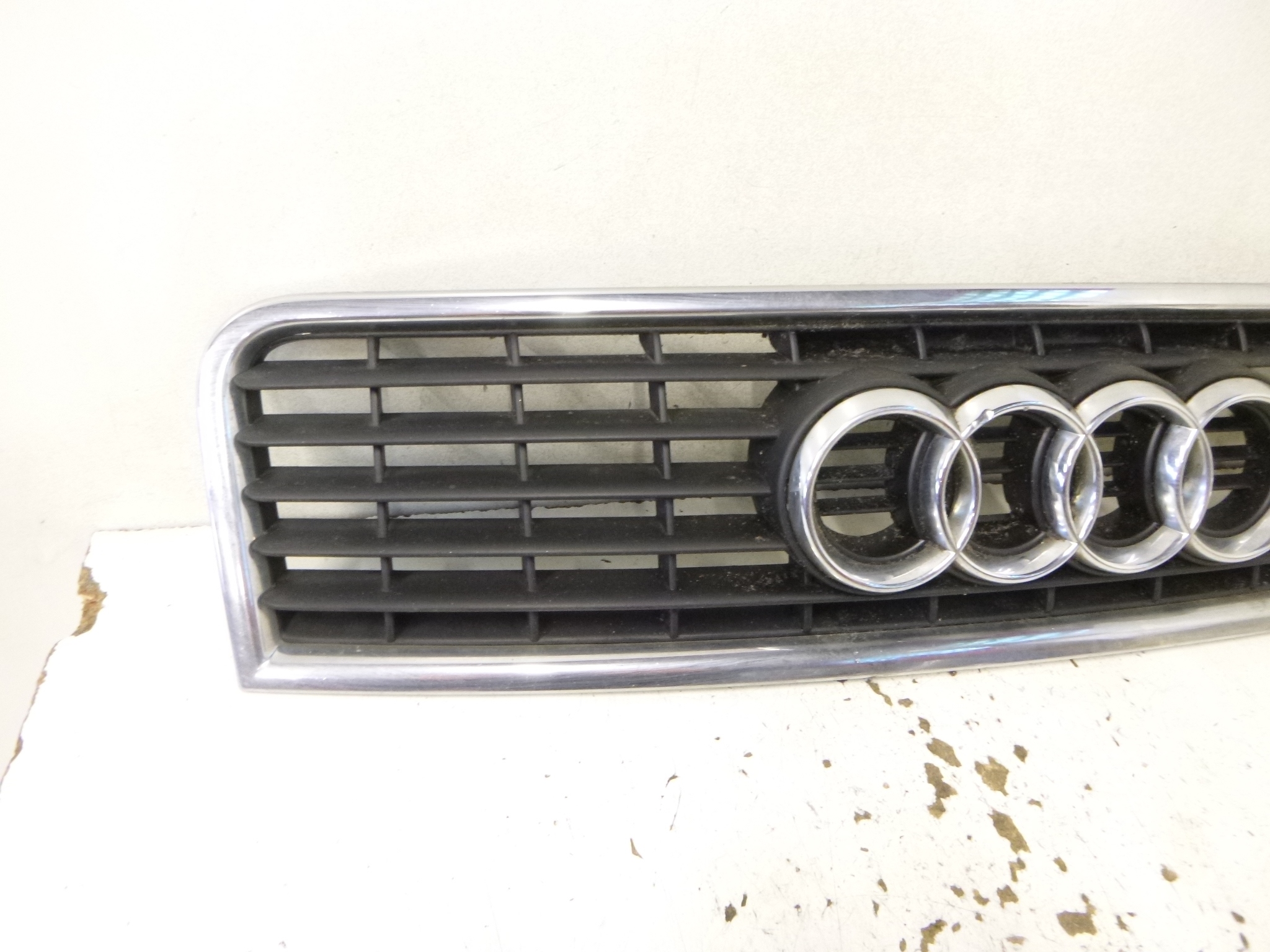 Grill Grill Audi A4 B6 LY9B kombi 2004r. 8E0 853 651 B
