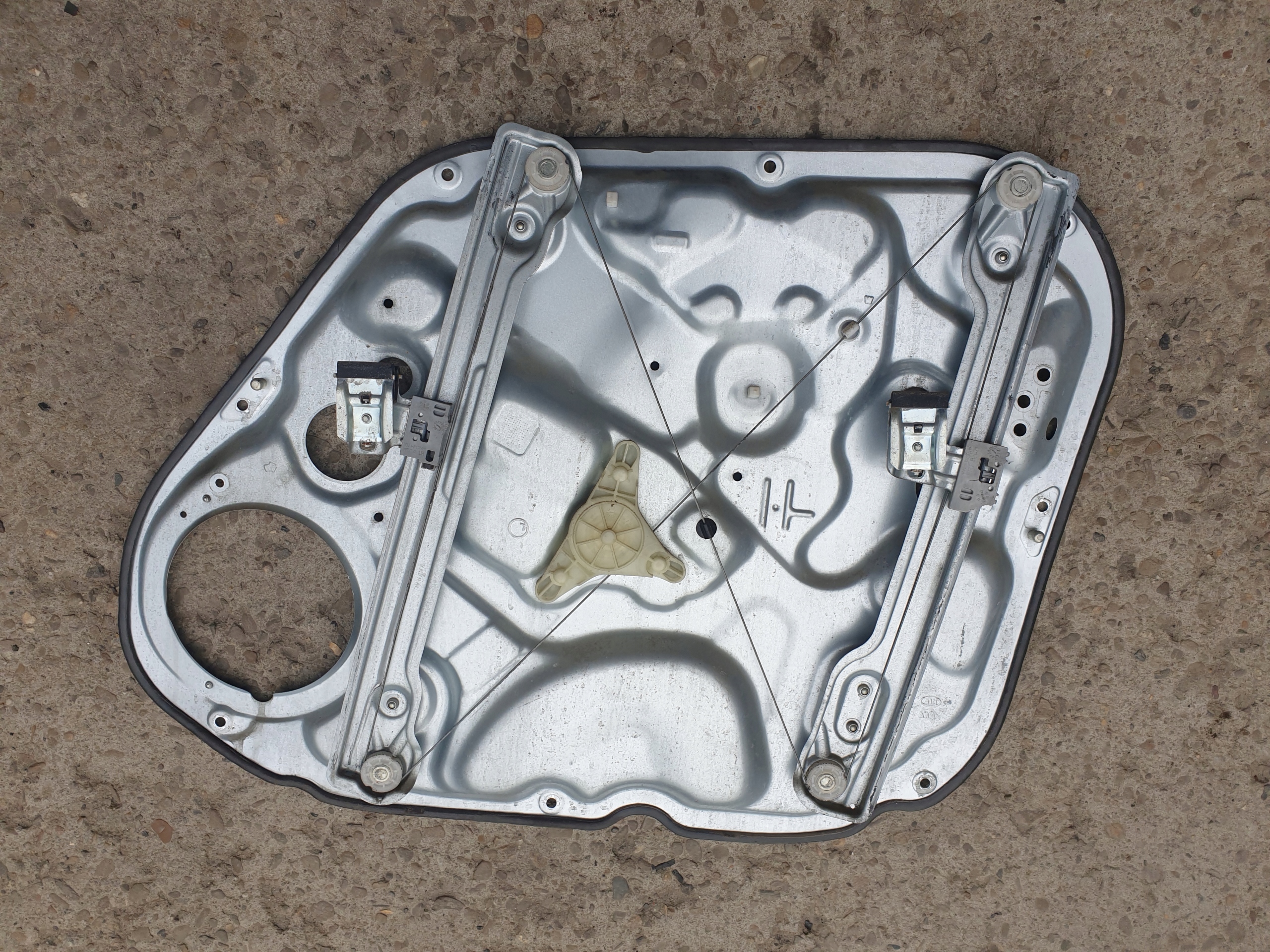 window regulator left front KIA VENGA 2009- 82470-1P000