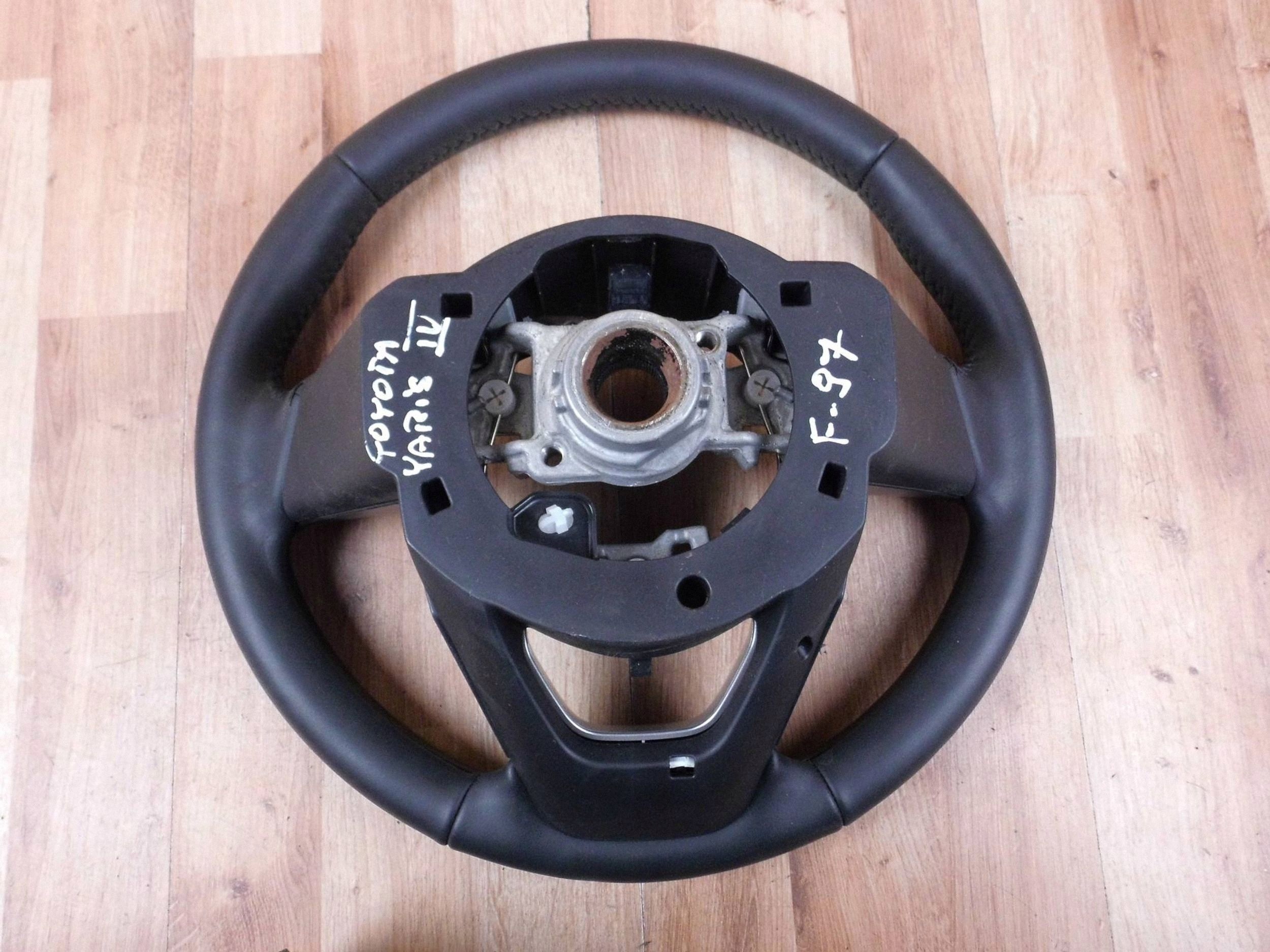 Toyota Yaris IV steering wheel, heated heated