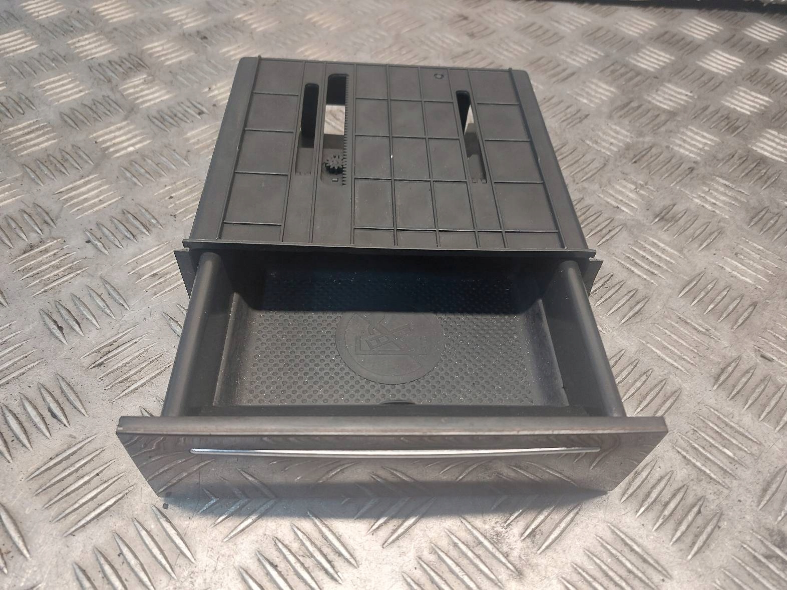 Handschuhfach konsole mitte SKODA SUPERB und 6Y0858332