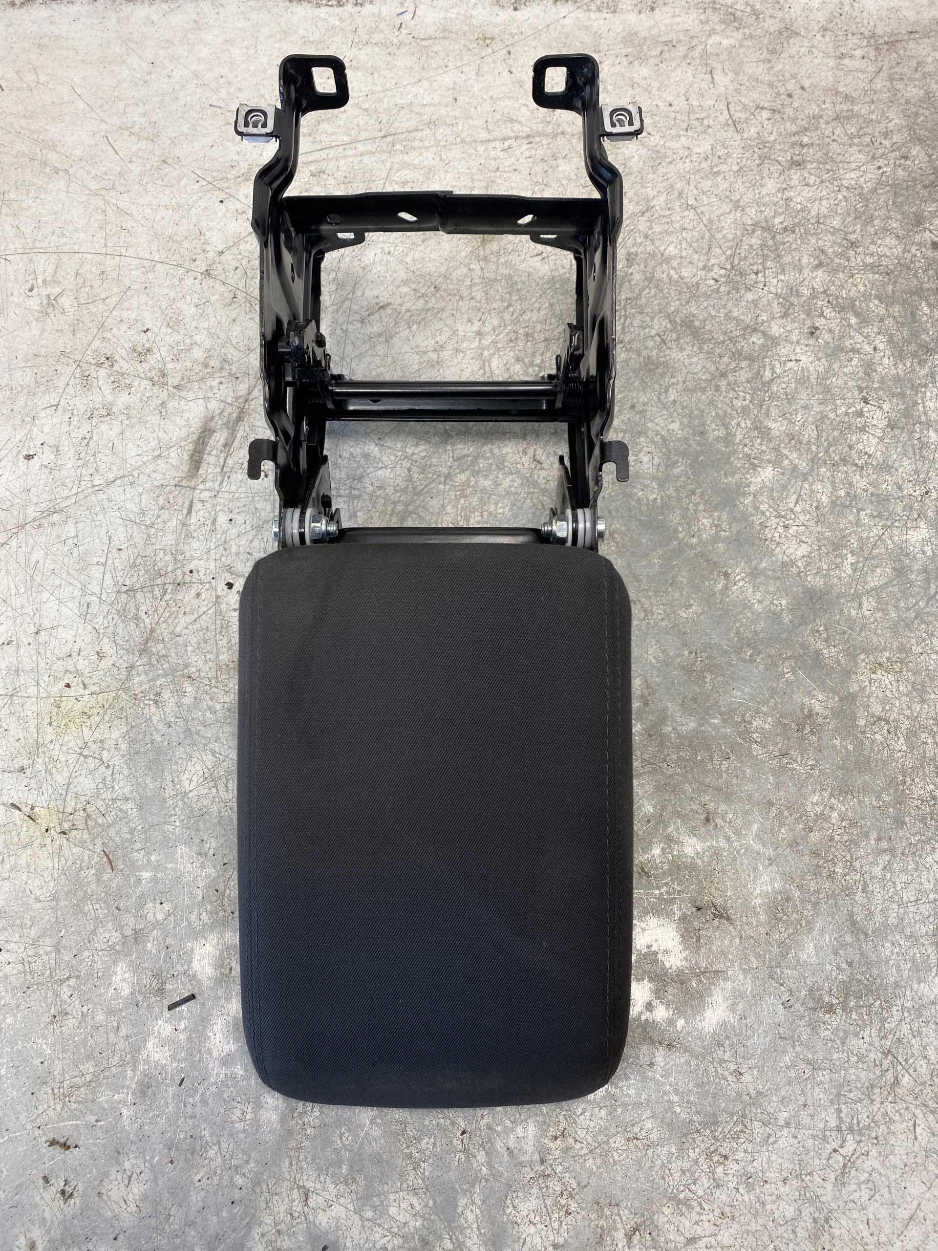 AUDI A4 B8 bracciolo WELUR 8K0864283