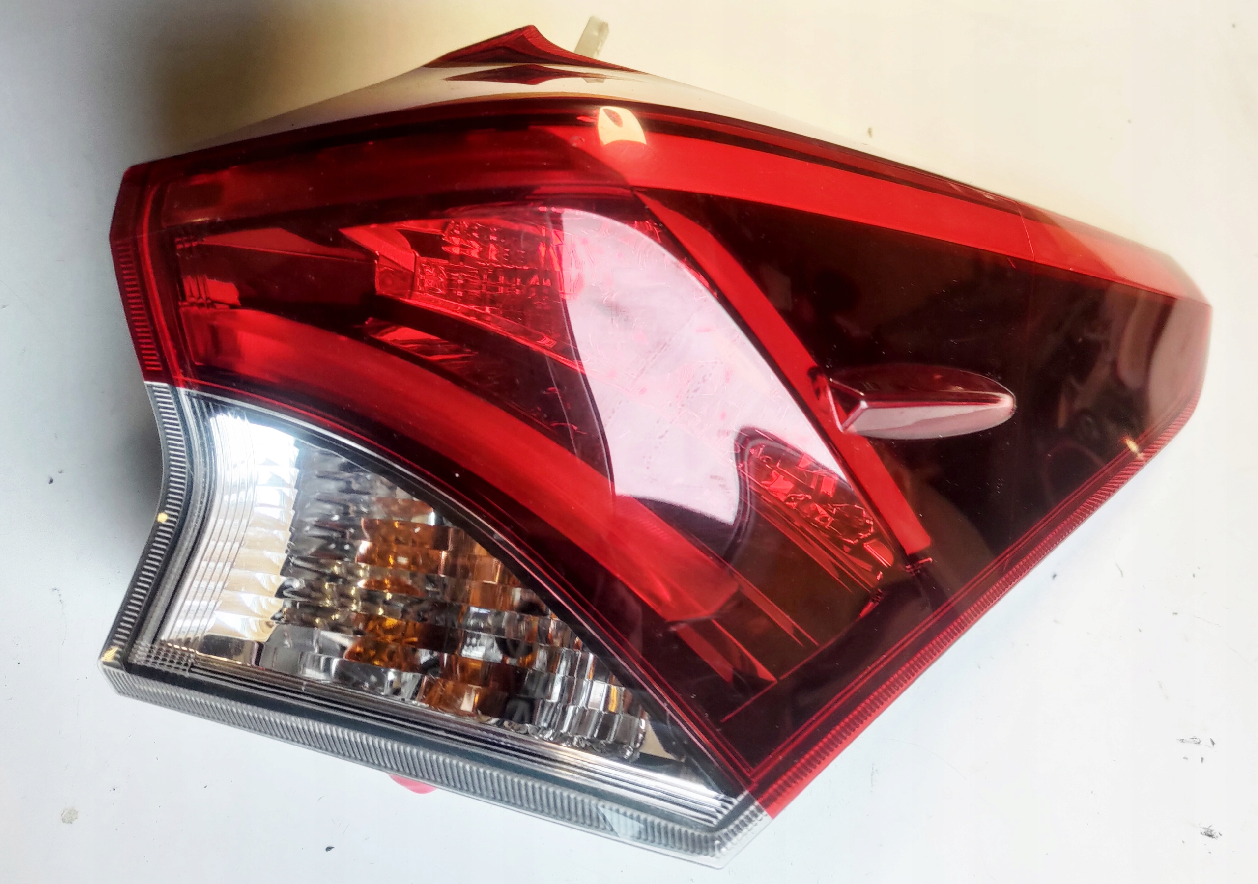 LAMPA TYLNA PRAWA LED KOMBI AURIS II LIFT ORYGINAŁ EUROPA