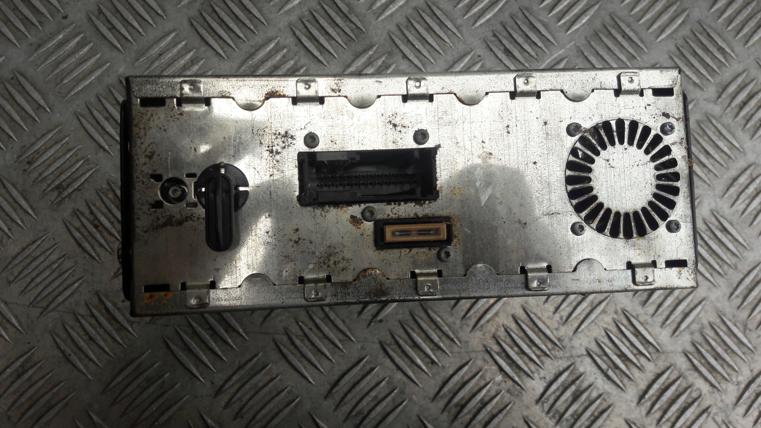 VW PASSAT B5 NAVI RADIO CD player 4D0919887D
