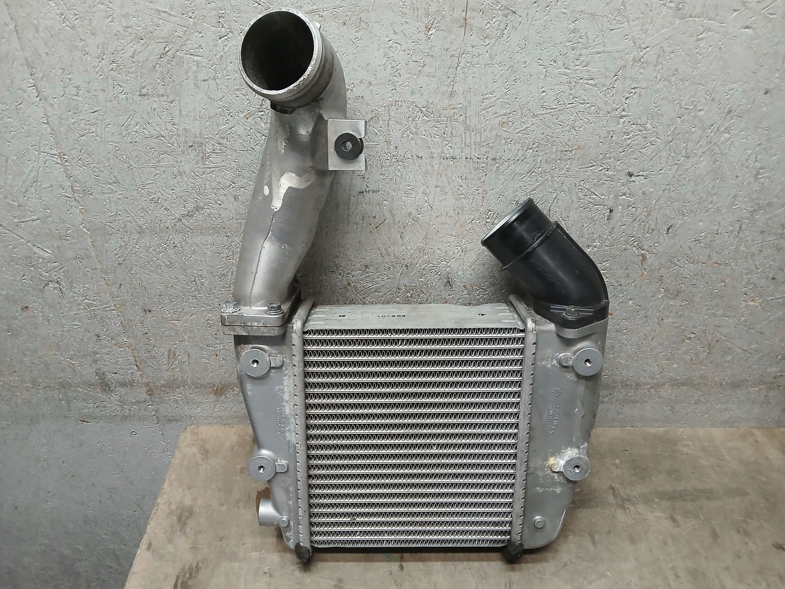INTERCOOLER Kühler luft NISSAN GTR GT-R rechts oder links D2124A-05