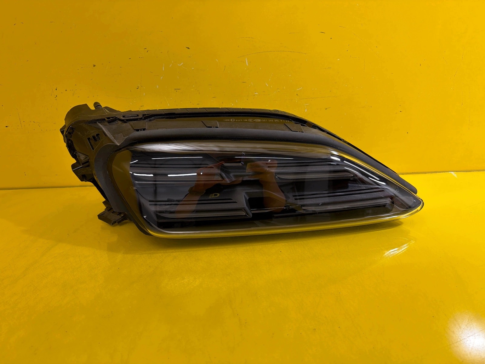 light right front Porsche Macan 95C 2024- 95C941006J BASIS LED