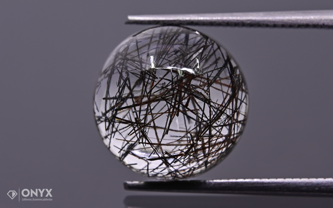 Křemen s turmalínem kabošon A kulatý fi 12 mm