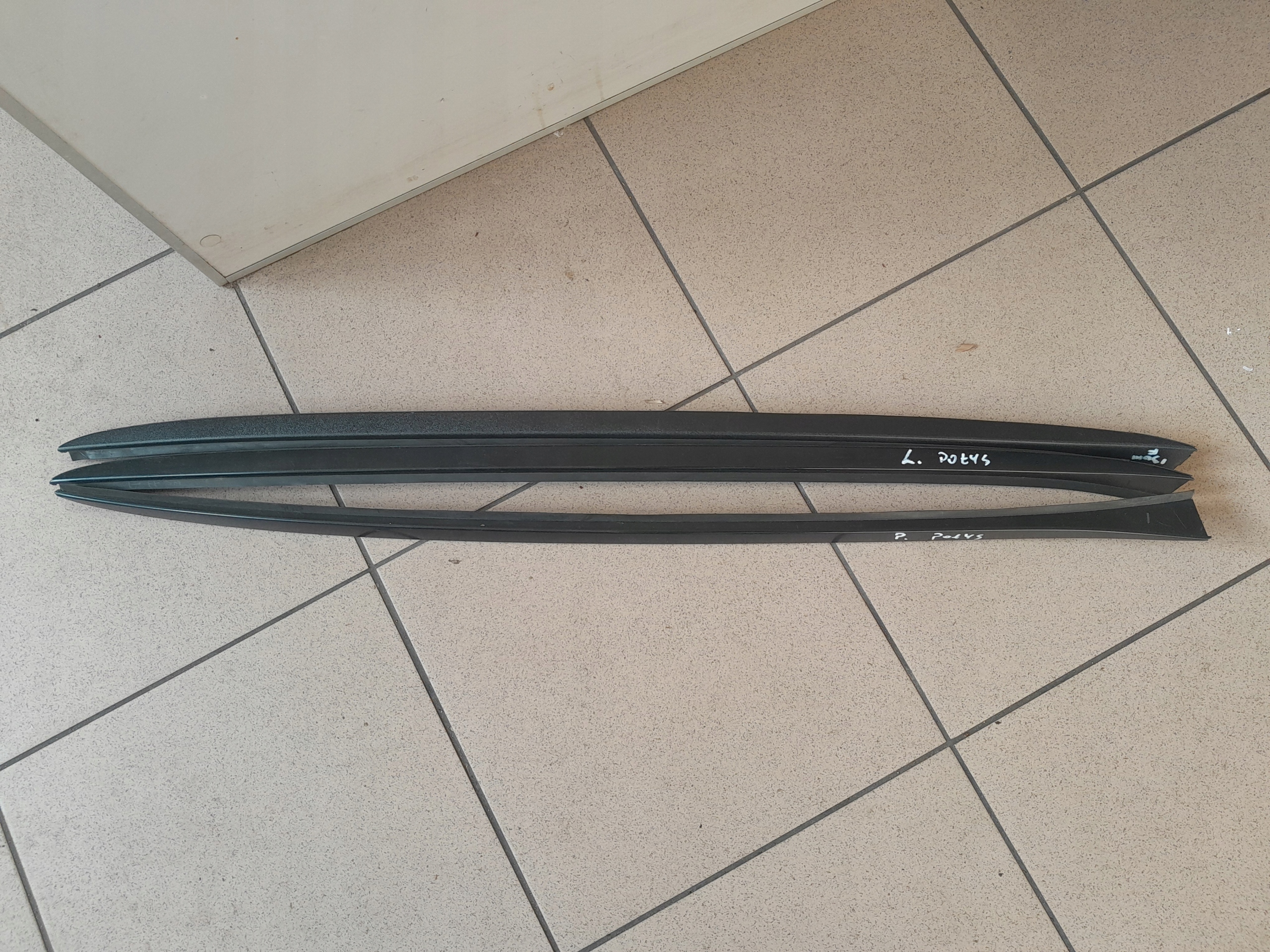 HYUNDAI I30 III 2018- FASTBACK LISTWA SZYBY PRZÓD LEWA PRAWA