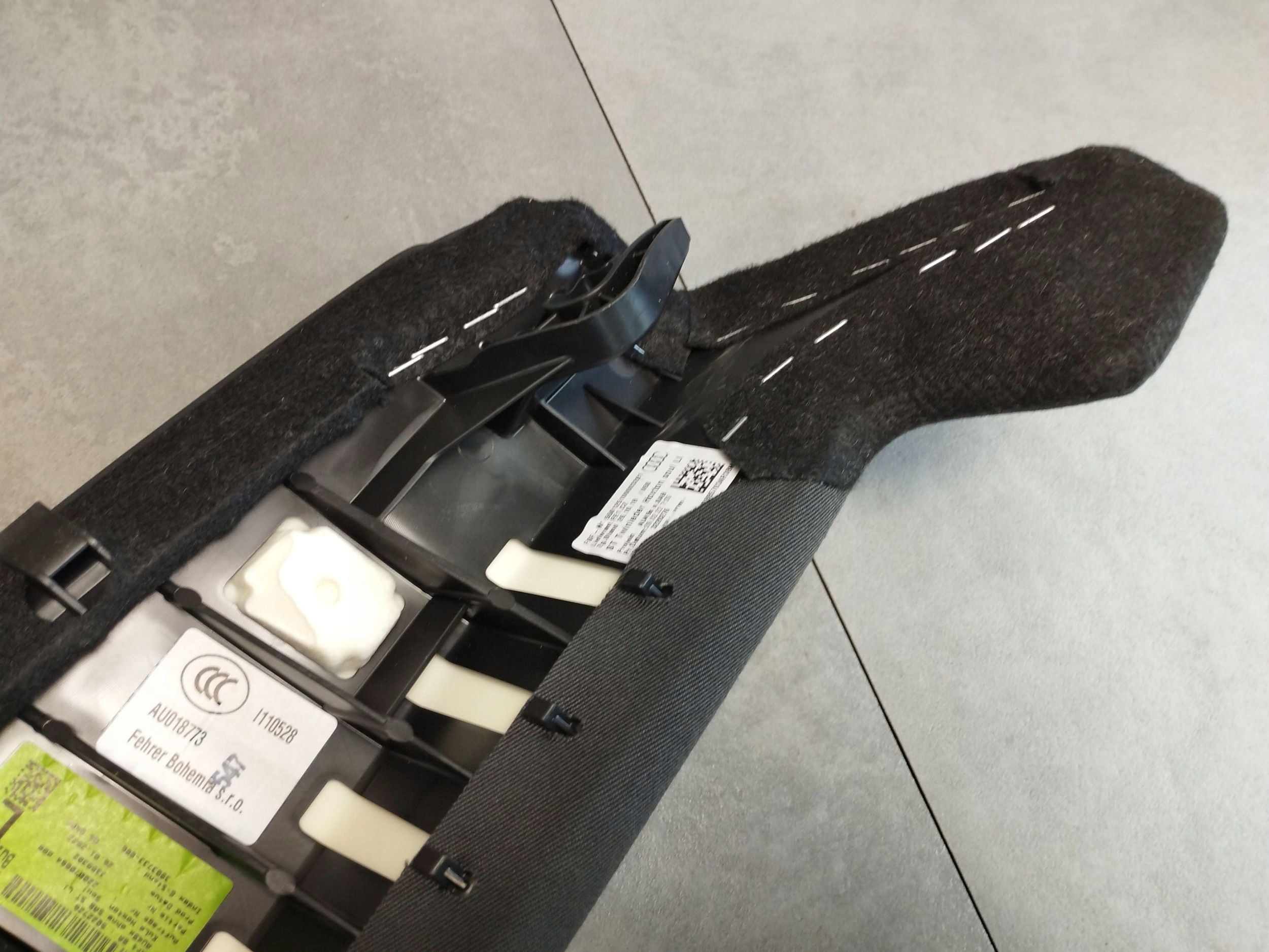 Audi A4 S4 B9 8W side rear kanapy left 8W0885703A