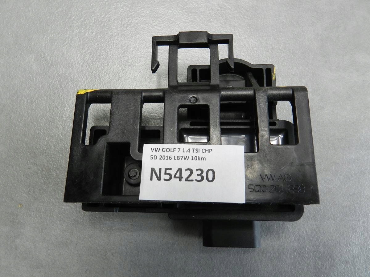 VW GOLF VII snimač razine goriva 8K0906651C
