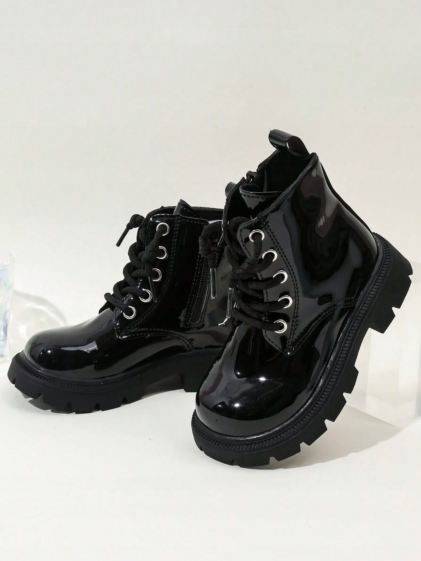 SHEIN czarne wysokie lakierowane botki workery 25 Kolor czarny