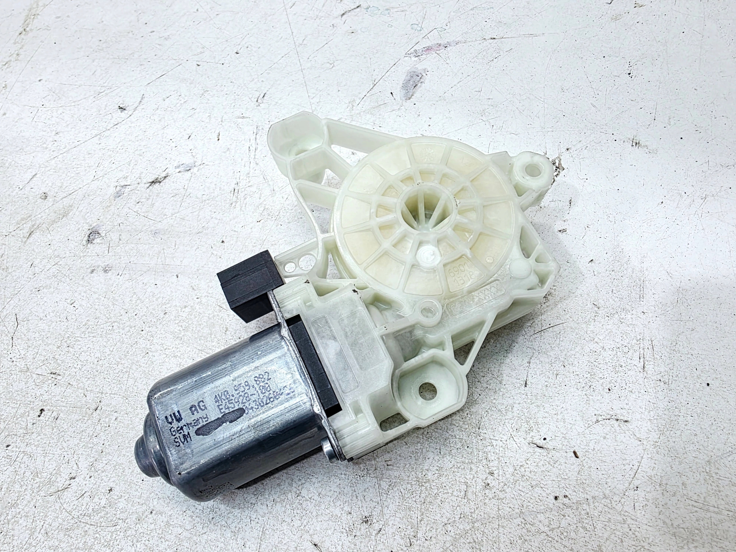 mini motor lifting windows left rear part AUDI Q4 E-TRON 4K0959882