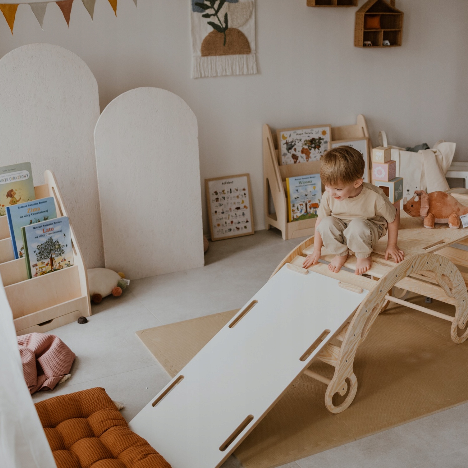 Zestaw 3w1: Duży Bujak drewniany z poduszką i zjeżdżalnią 2w1 do bujaka Głębokość produktu 50 cm