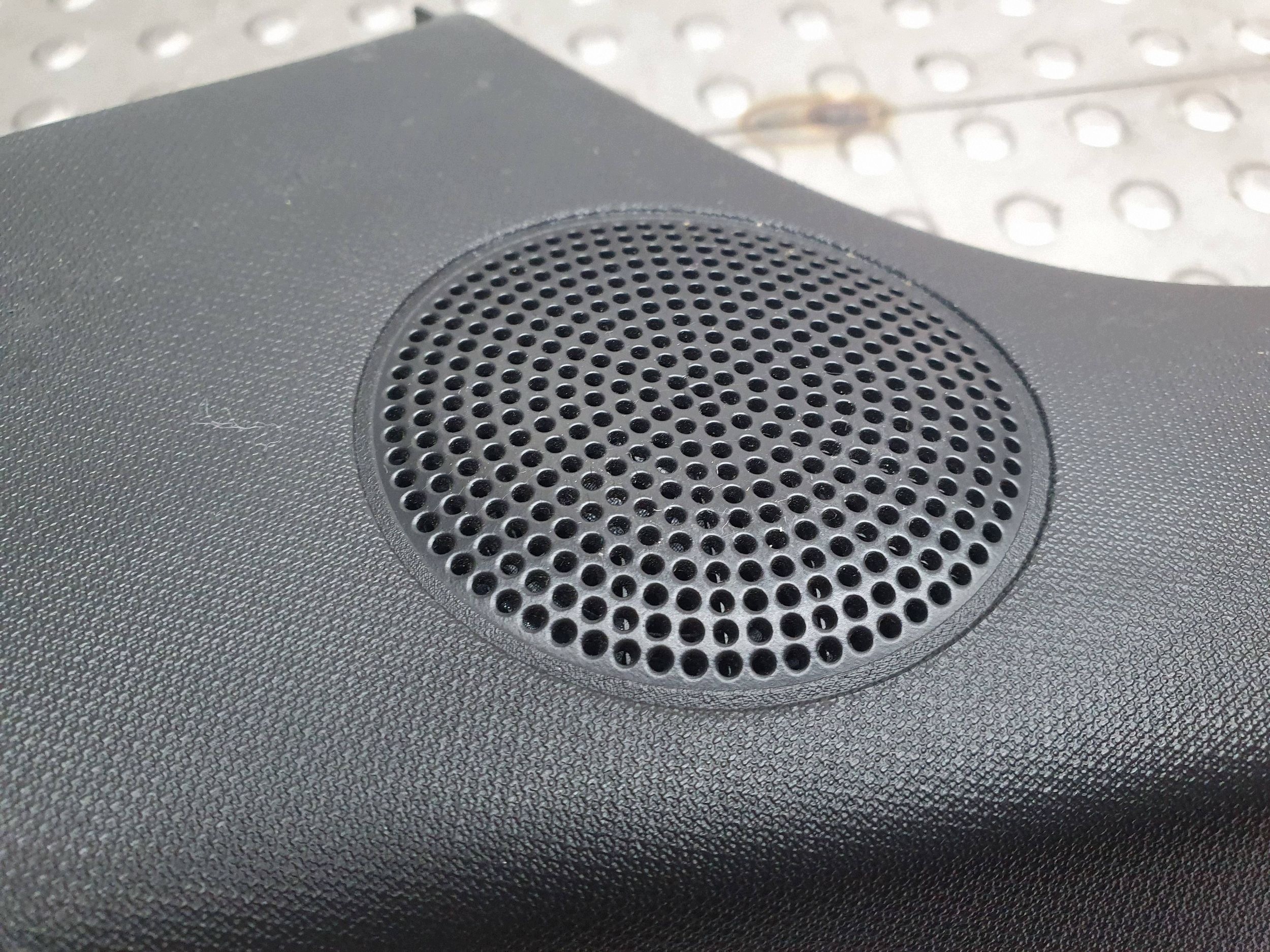 cover SLUPKA speaker left front black 5F0867233K SEAT LEON III 5F