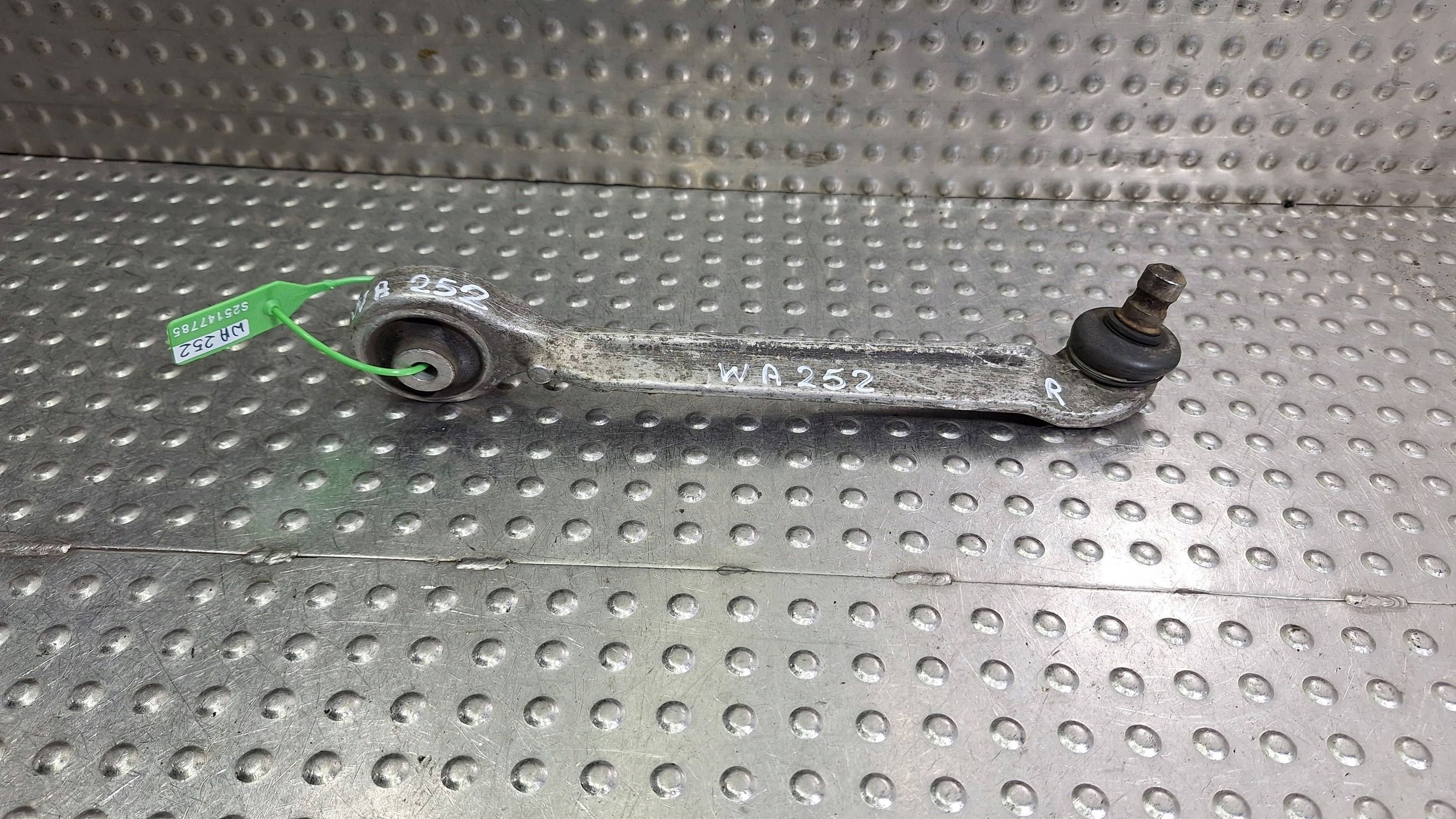 arm right front upper OE 8D0407508E AUDI A4 B6 A6 C5 PASSAT B5 SUPERB and