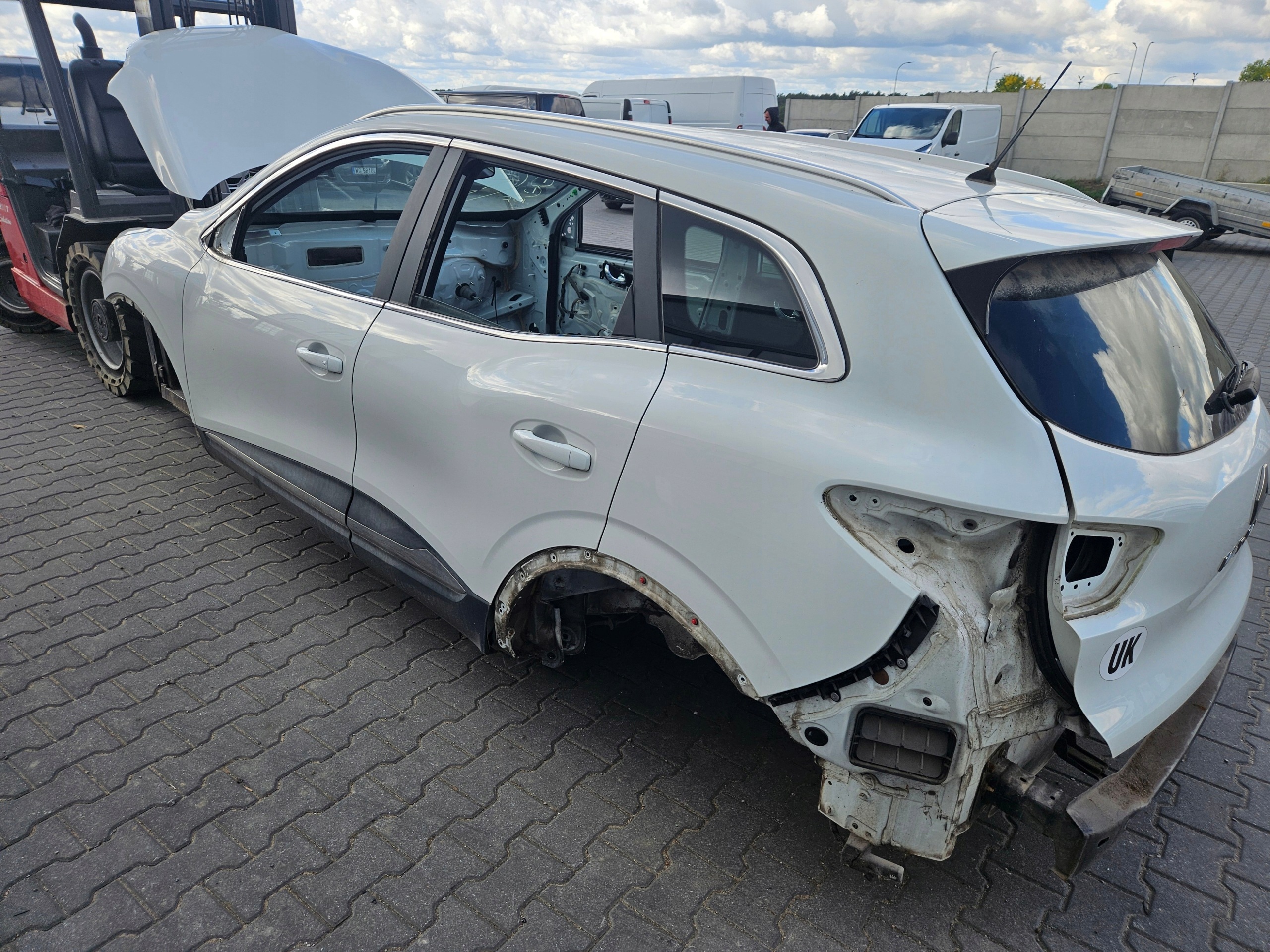 door left front RENAULT KADJAR (2015-2018) code LAKIERU OV369