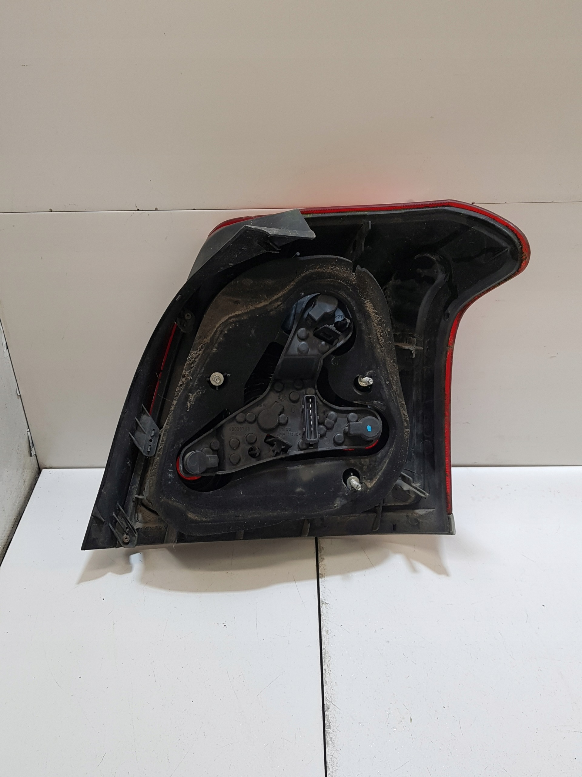light left rear TOYOTA AVENSIS