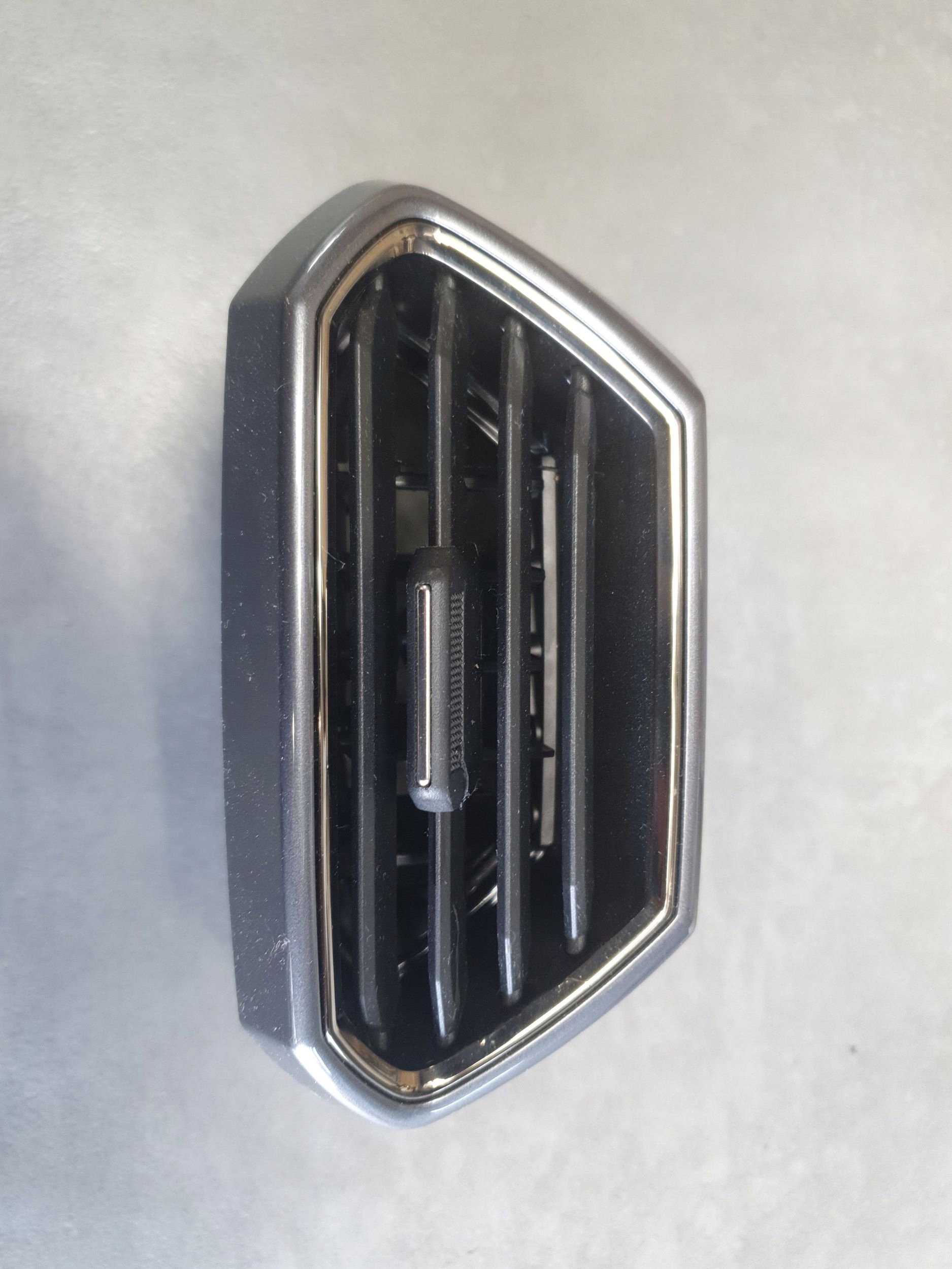 Cupra Formentor grid air conditioning devices side of the dashboard right 5FB820902A