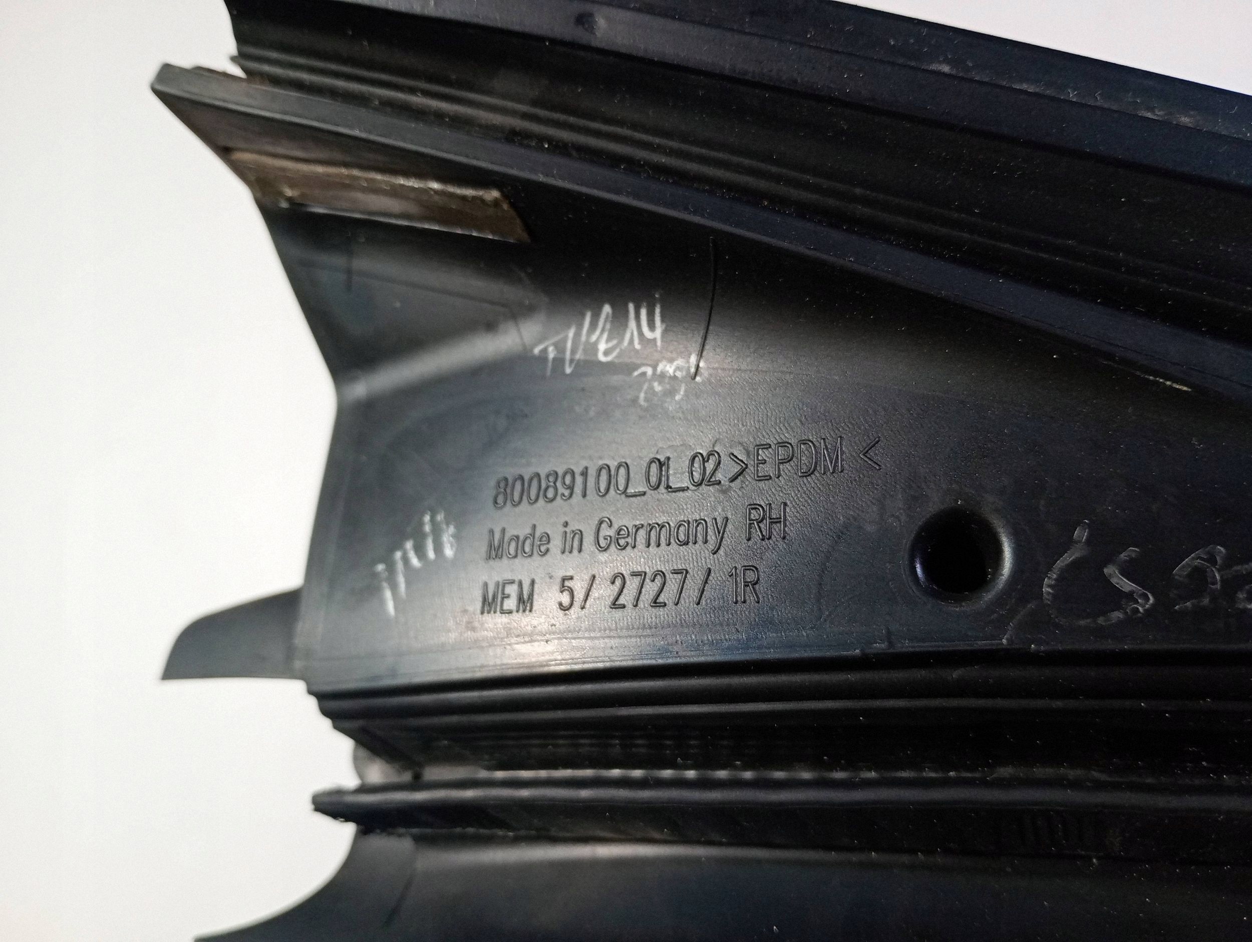 gasket upper windows front front right Maserati GranTurismo 2008