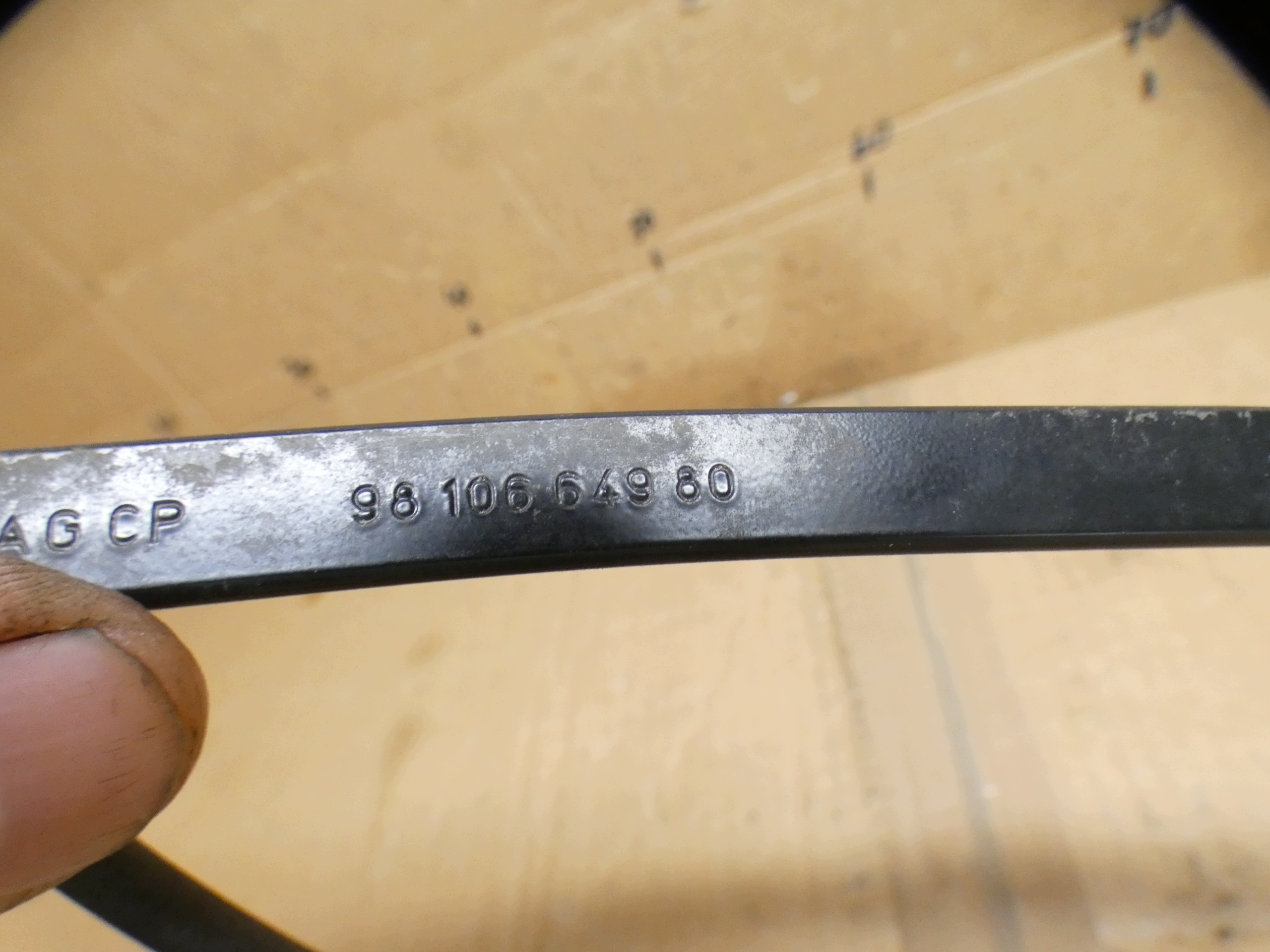 DS Automobiles 7 Crossback wiper arm windows 9810664980