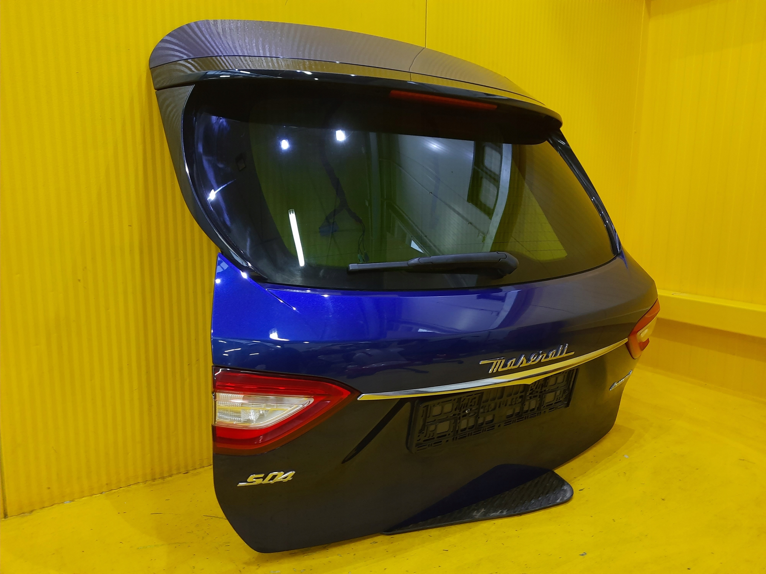 MASERATI LEVANTE KLAPA BAGAŻNIKA BEZ LAMP 406/C Producent części Maserati OE