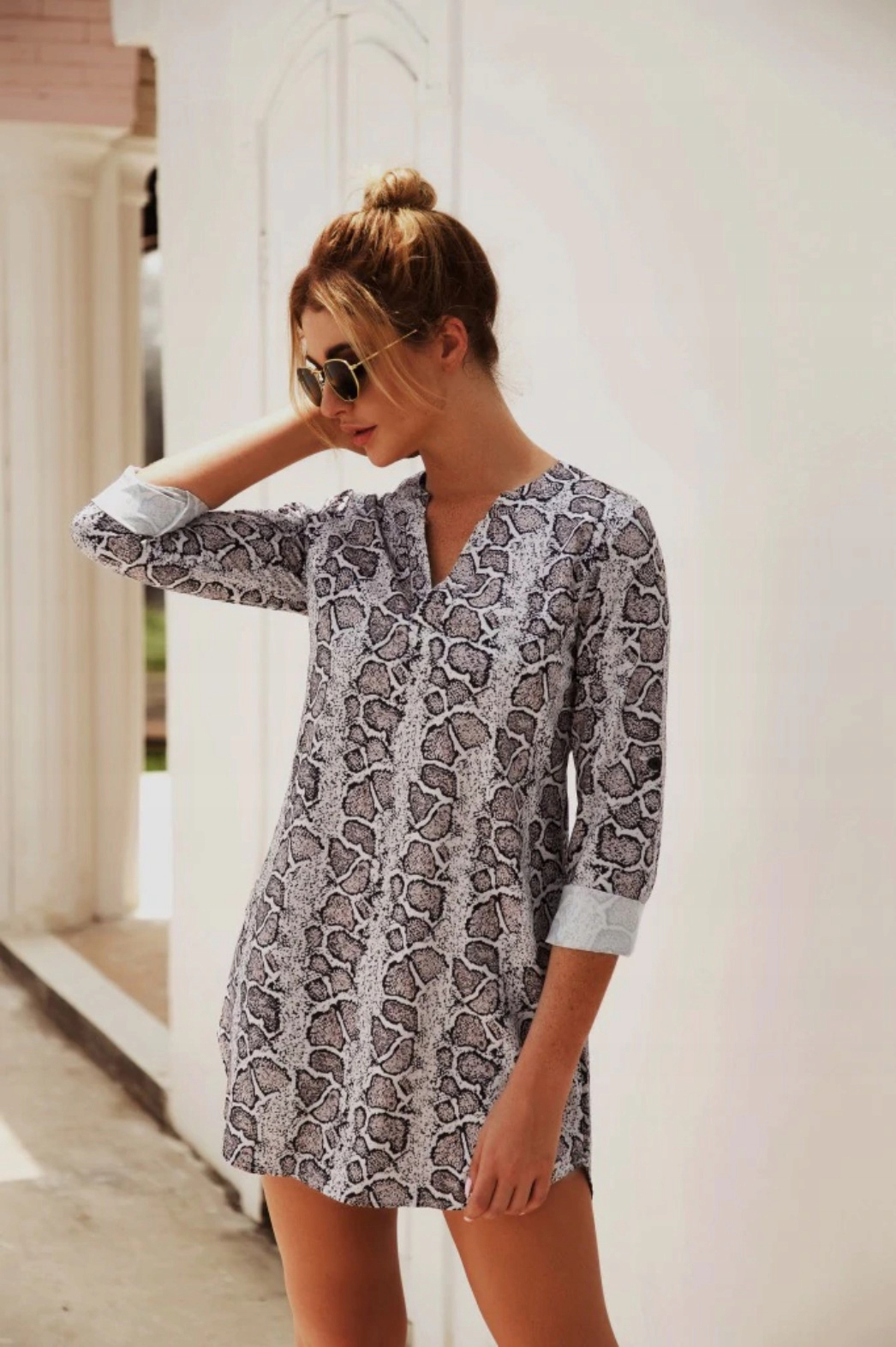 LUŹNA SUKIENKA DAMSKA MINI PROSTA TUNIKA OVERSIZE TUBA PANTERKA WZORY PRINT Materiał dominujący poliester