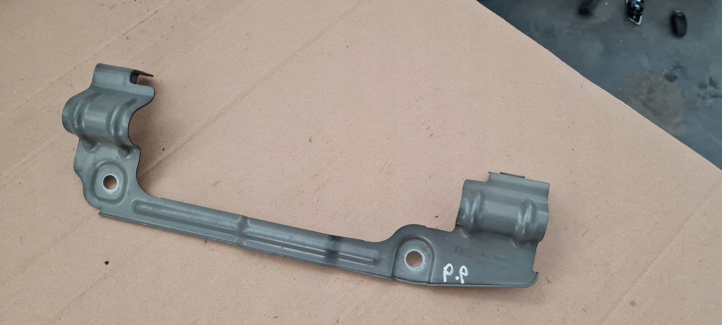A6 C8 4K bracket support holder BLORNIKA right right front LZ7S 4K0821168