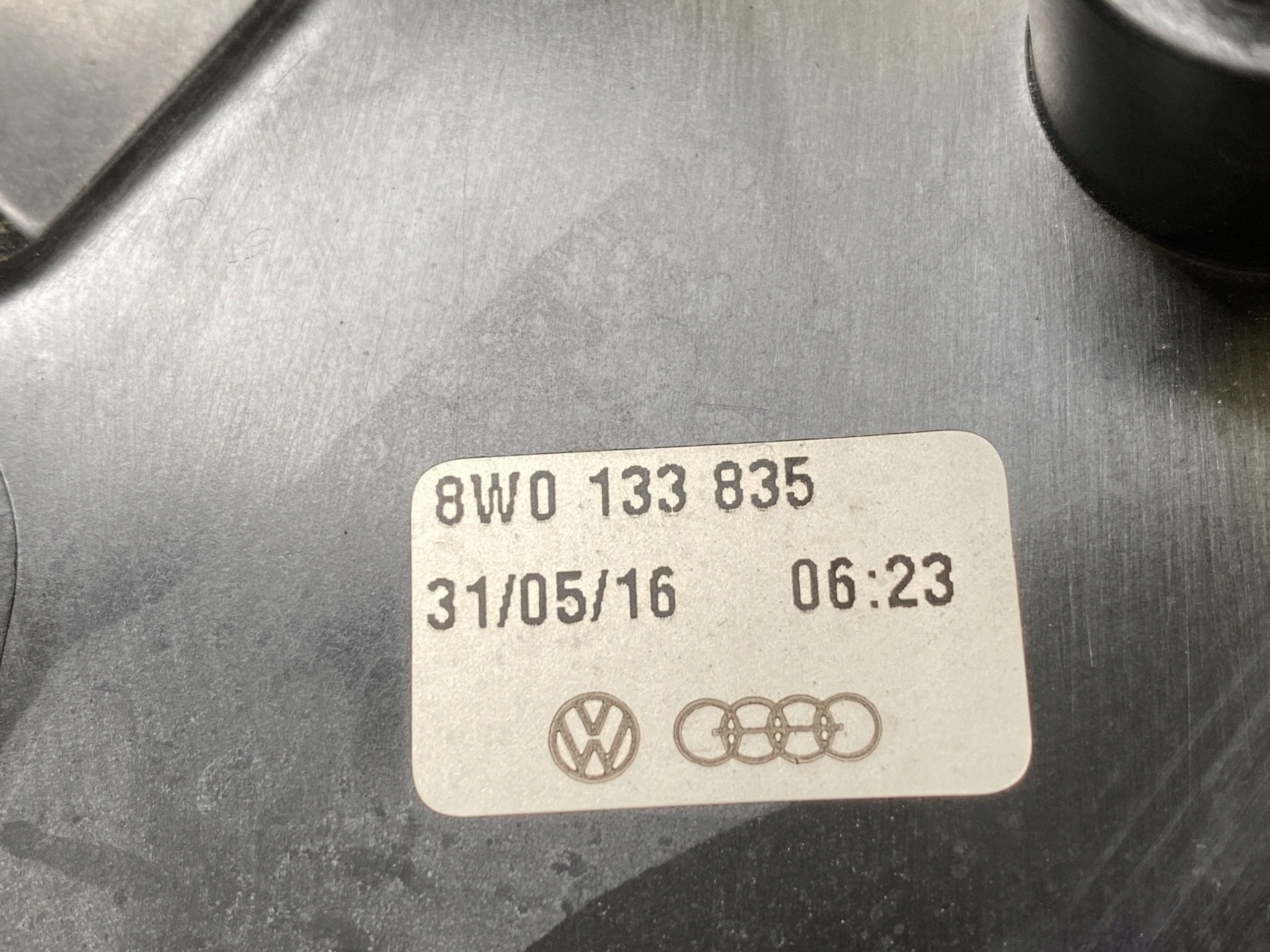 AUDI A4 A5 8W B9 2.0TFSI FILTER luft 8W0133835