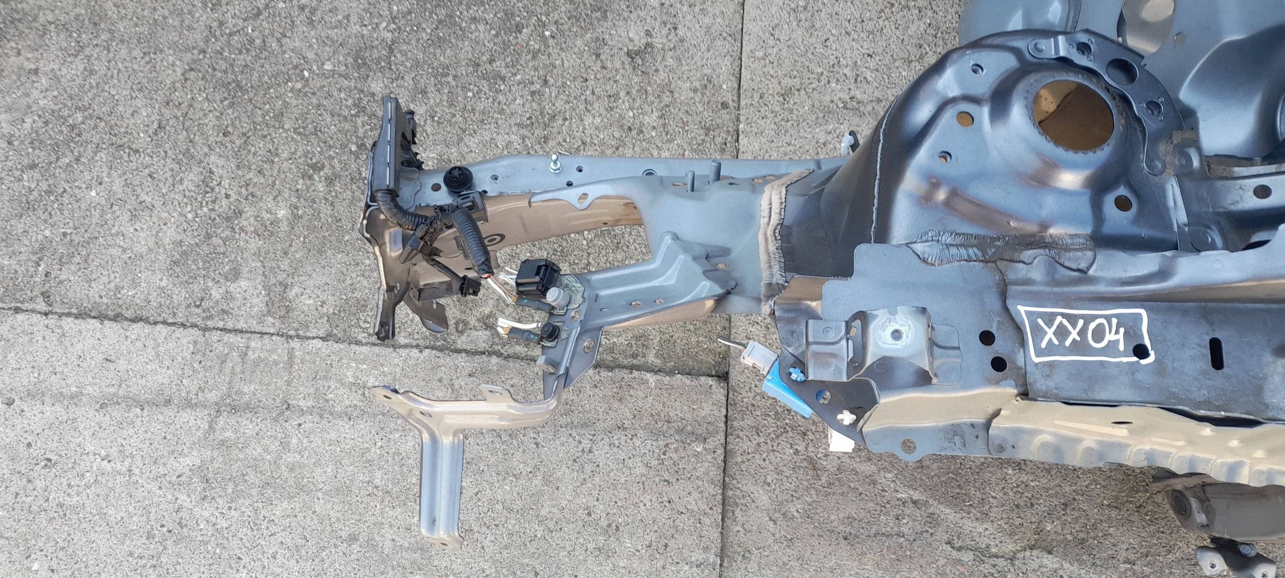 Toyota Yaris XP21 / Mazda 2 KB längsträger links (XX04)