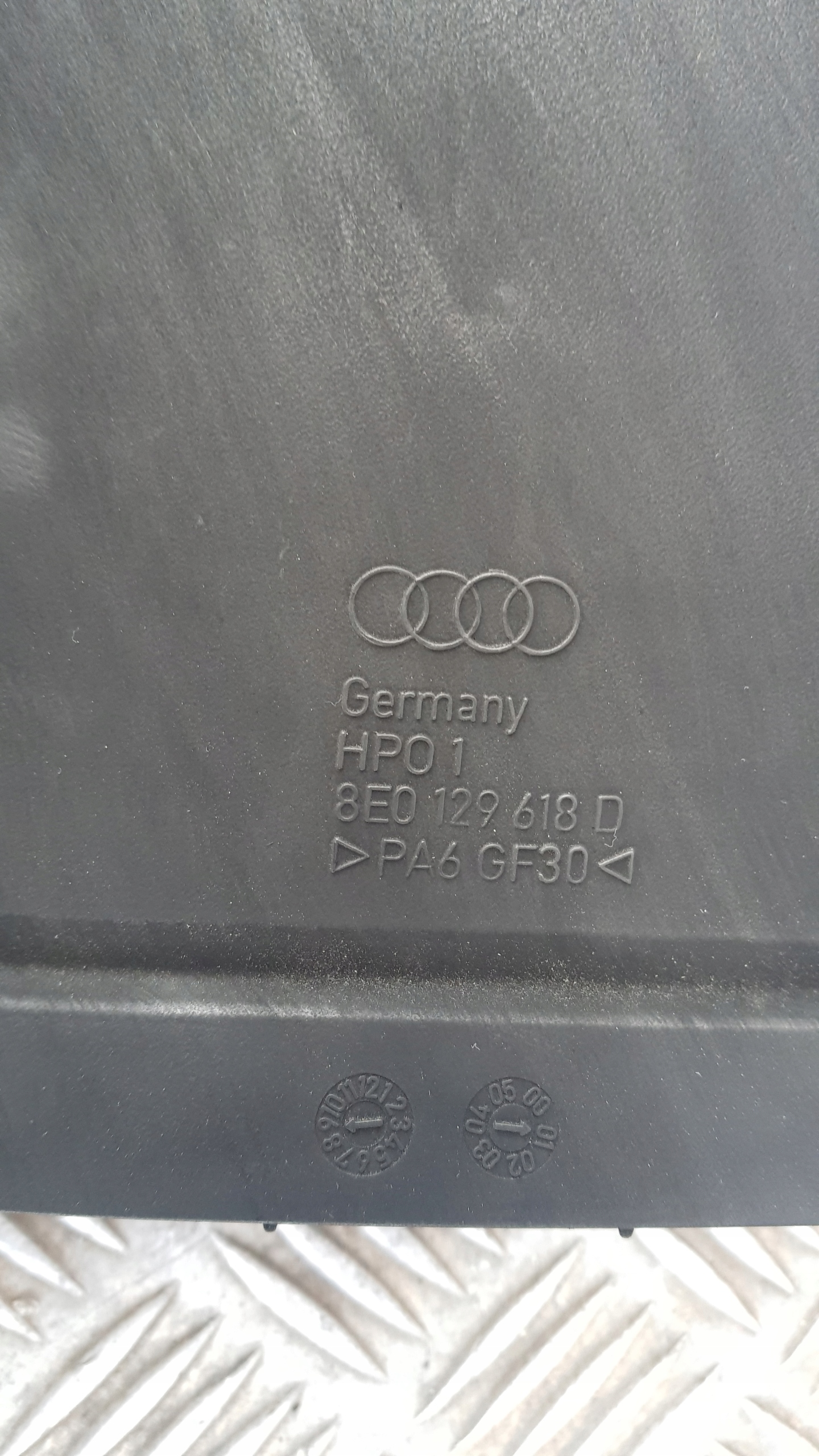 AUDI A4 B6 1.9 TDI air hose pipe 8E0129617