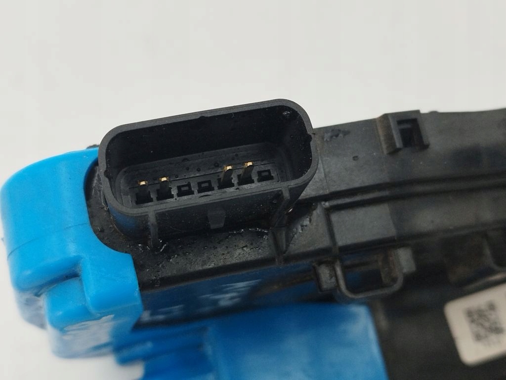 Hyundai Veloster and lock right rear part 4 PIN